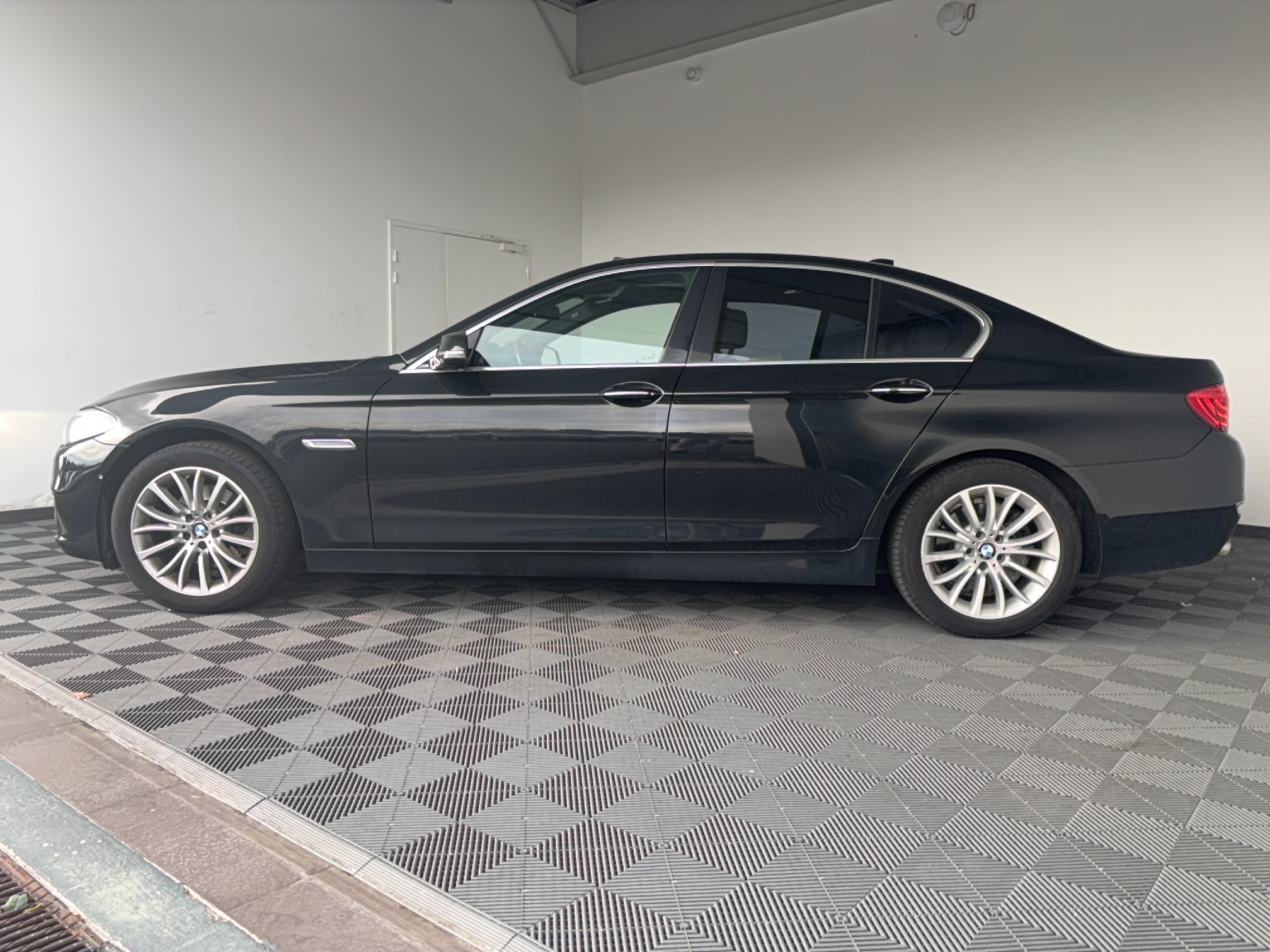 BMW 520d 190 ch Luxury A - Véhicule Occasion - Océane Auto BMW 520d 190 ch Luxury A - Véhicule Occasion Océane Auto