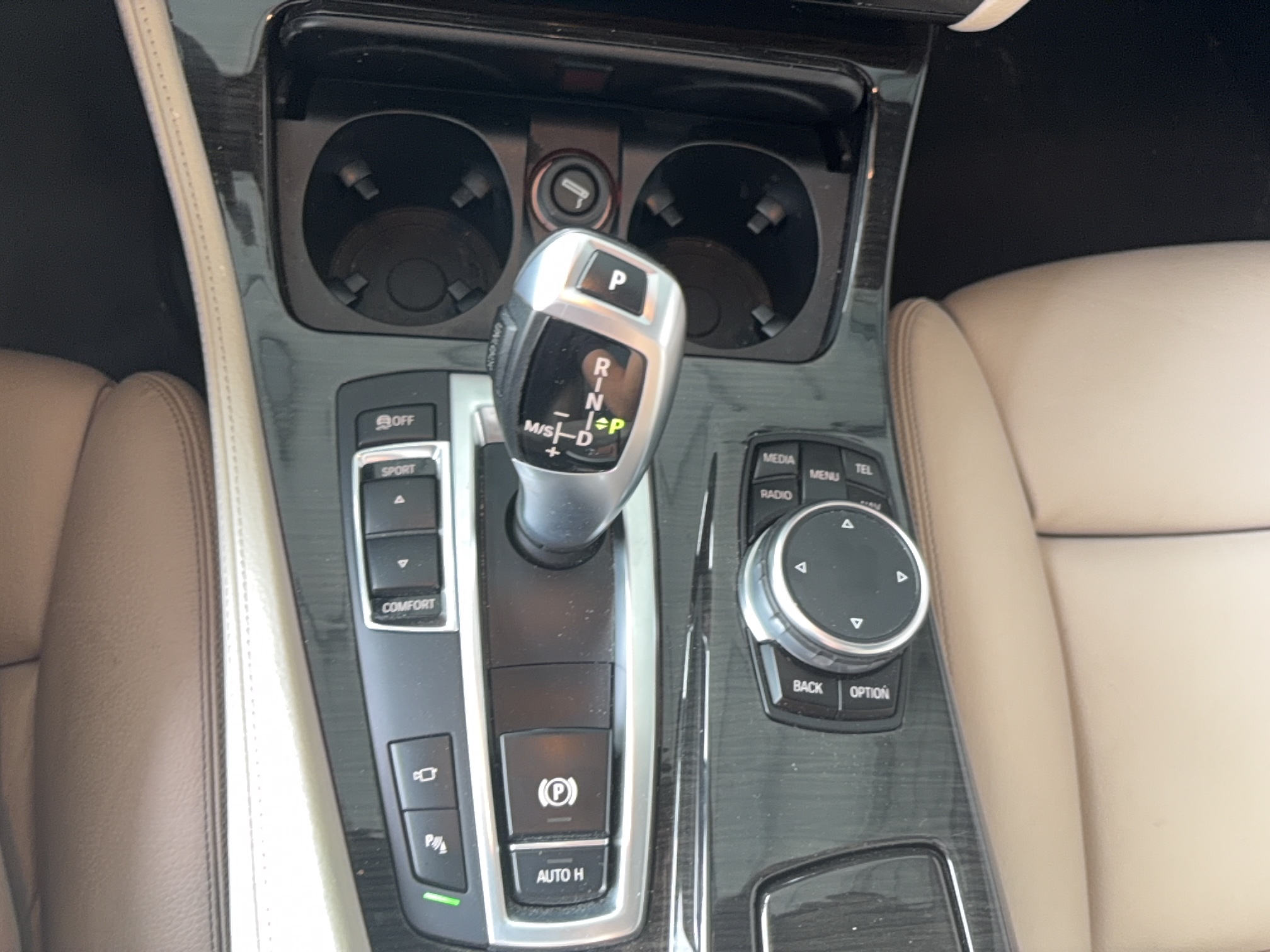 BMW 520d 190 ch Luxury A - Véhicule Occasion - Océane Auto BMW 520d 190 ch Luxury A - Véhicule Occasion Océane Auto
