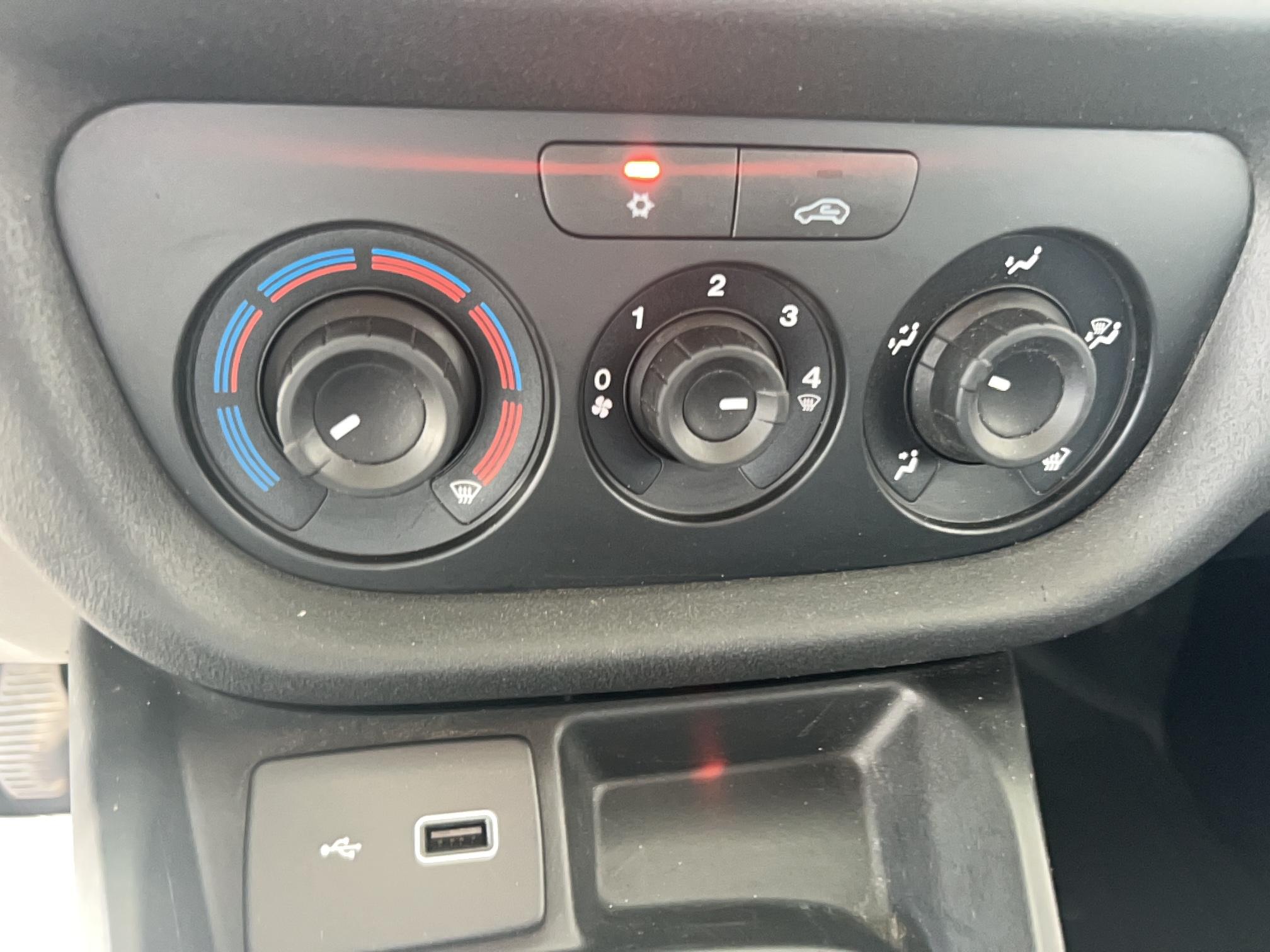 FIAT DOBLO CARGO FT 1.3 MULTIJET 95 BUSINESS - Véhicule Occasion - Océane Auto FIAT DOBLO CARGO FT 1.3 MULTIJET 95 BUSINESS - Véhicule Occasion Océane Auto