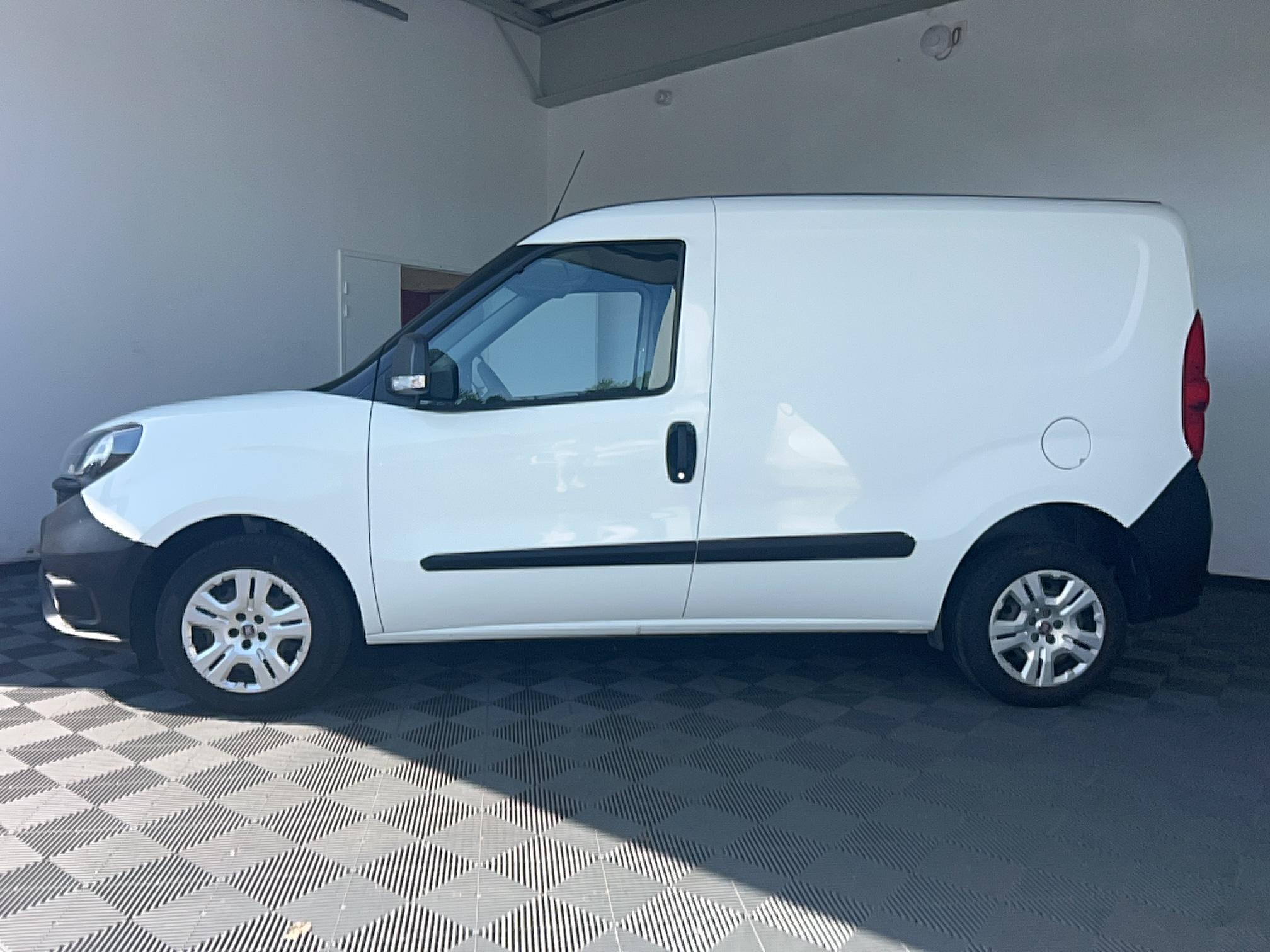 FIAT DOBLO CARGO FT 1.3 MULTIJET 95 BUSINESS - Véhicule Occasion - Océane Auto FIAT DOBLO CARGO FT 1.3 MULTIJET 95 BUSINESS - Véhicule Occasion Océane Auto