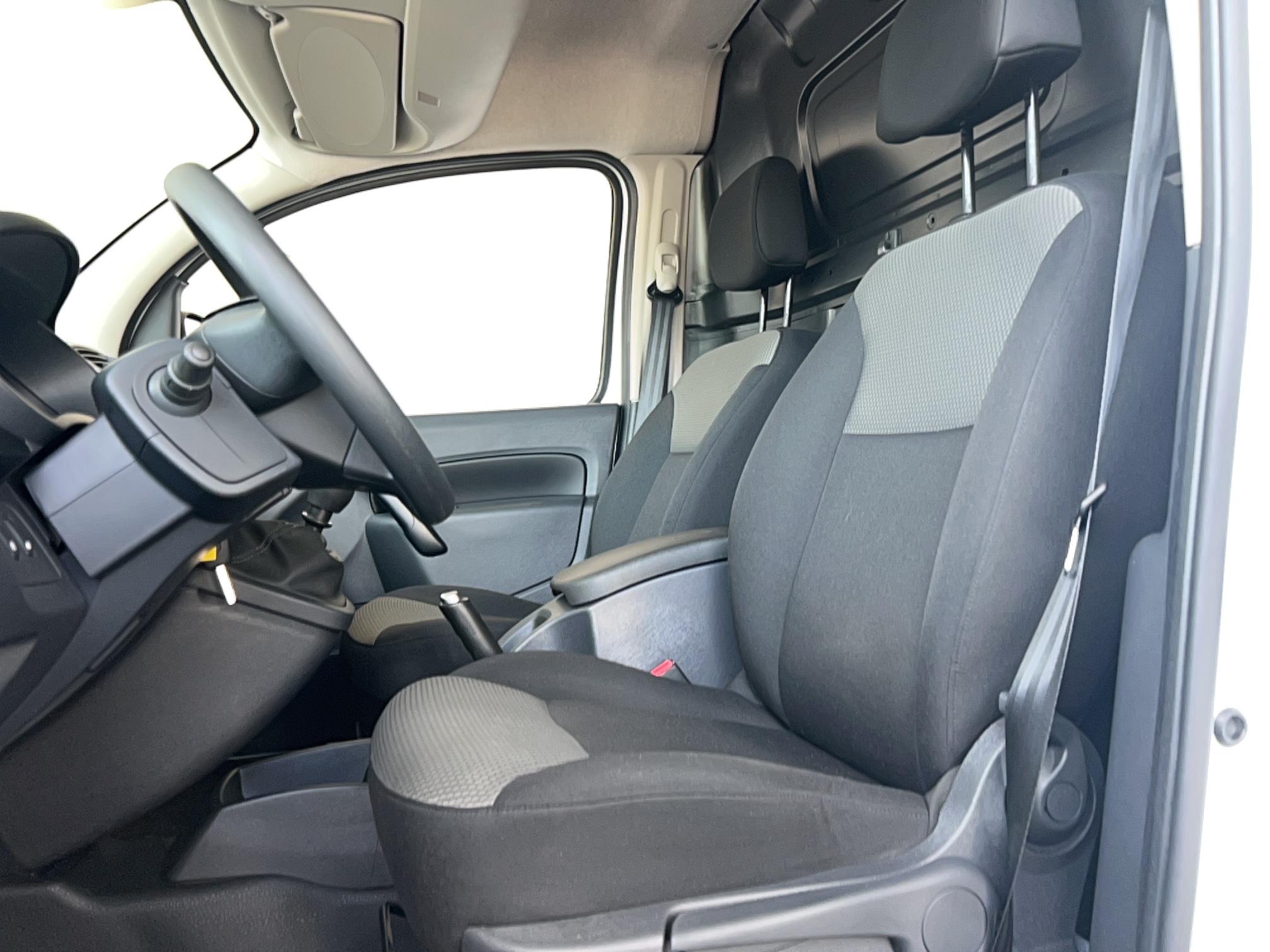 RENAULT KANGOO EXPRESS BLUE DCI 95 EXTRA R-LINK - Véhicule Occasion - Océane Auto RENAULT KANGOO EXPRESS BLUE DCI 95 EXTRA R-LINK - Véhicule Occasion Océane Auto