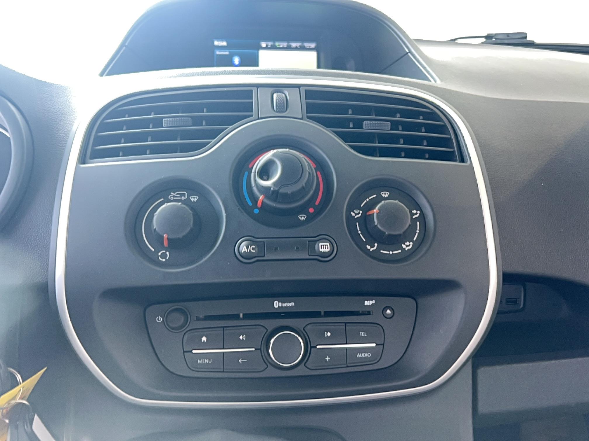 RENAULT KANGOO EXPRESS BLUE DCI 95 EXTRA R-LINK - Véhicule Occasion - Océane Auto RENAULT KANGOO EXPRESS BLUE DCI 95 EXTRA R-LINK - Véhicule Occasion Océane Auto