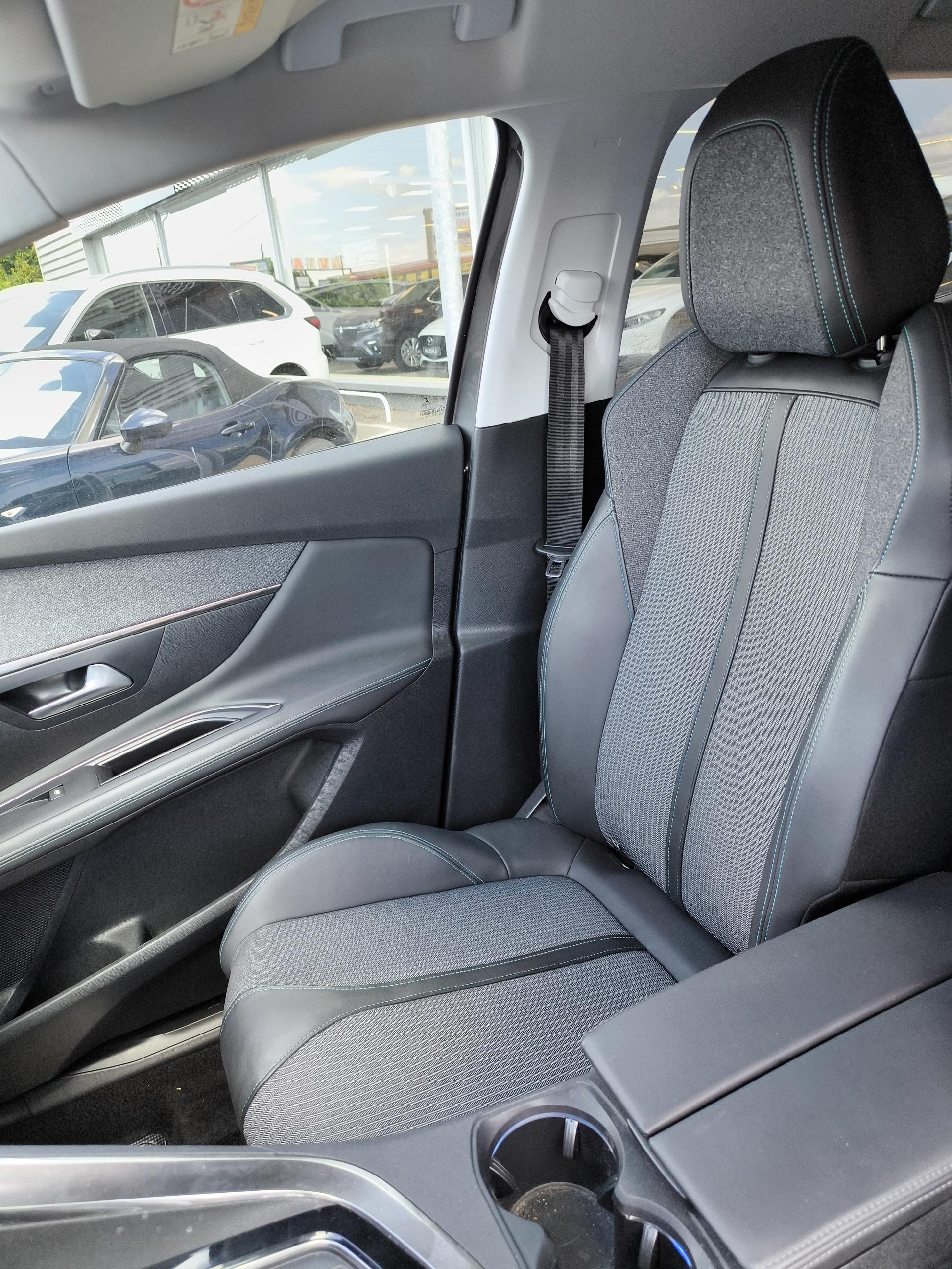 PEUGEOT 3008 BlueHDi 130ch S&S EAT8 Allure Pack - Véhicule Occasion Océane Auto