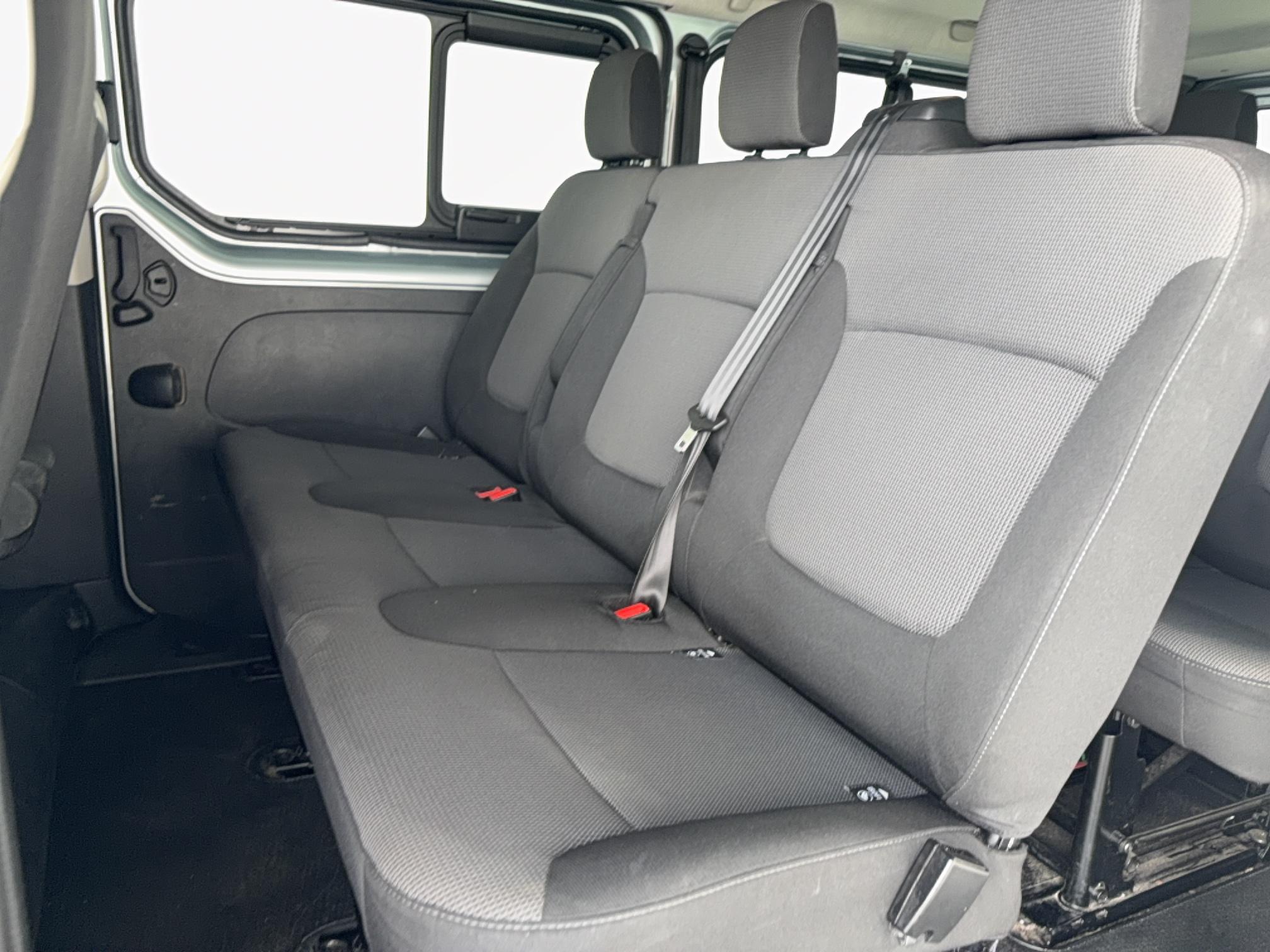 NISSAN Primastar Combi L2H1 3.0t 2.0 dCi 150 S/S DCT N-Connecta - Véhicule Occasion - Océane Auto NISSAN Primastar Combi L2H1 3.0t 2.0 dCi 150 S/S DCT N-Connecta - Véhicule Occasion Océane Auto
