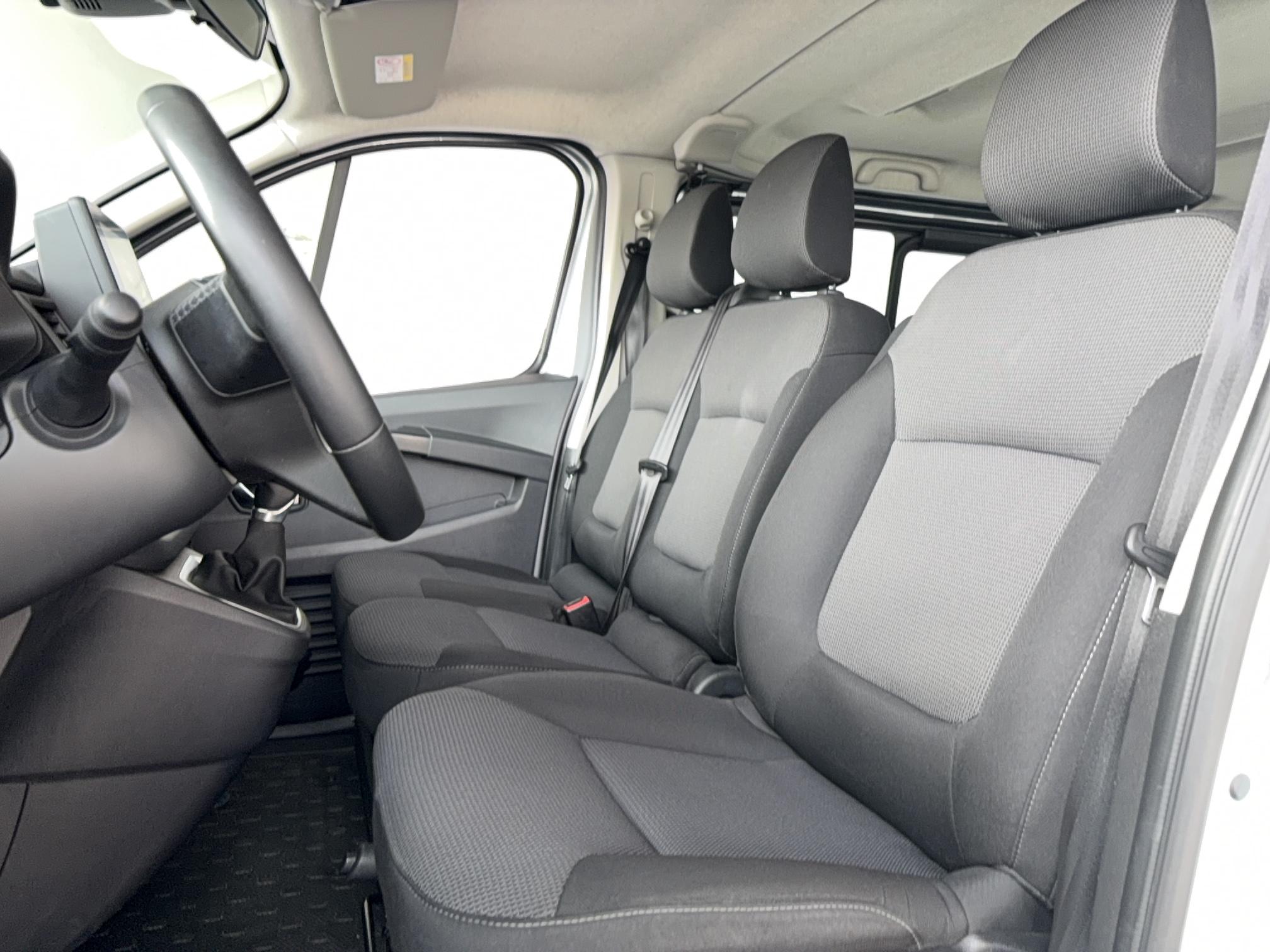 NISSAN Primastar Combi L2H1 3.0t 2.0 dCi 150 S/S DCT N-Connecta - Véhicule Occasion - Océane Auto NISSAN Primastar Combi L2H1 3.0t 2.0 dCi 150 S/S DCT N-Connecta - Véhicule Occasion Océane Auto