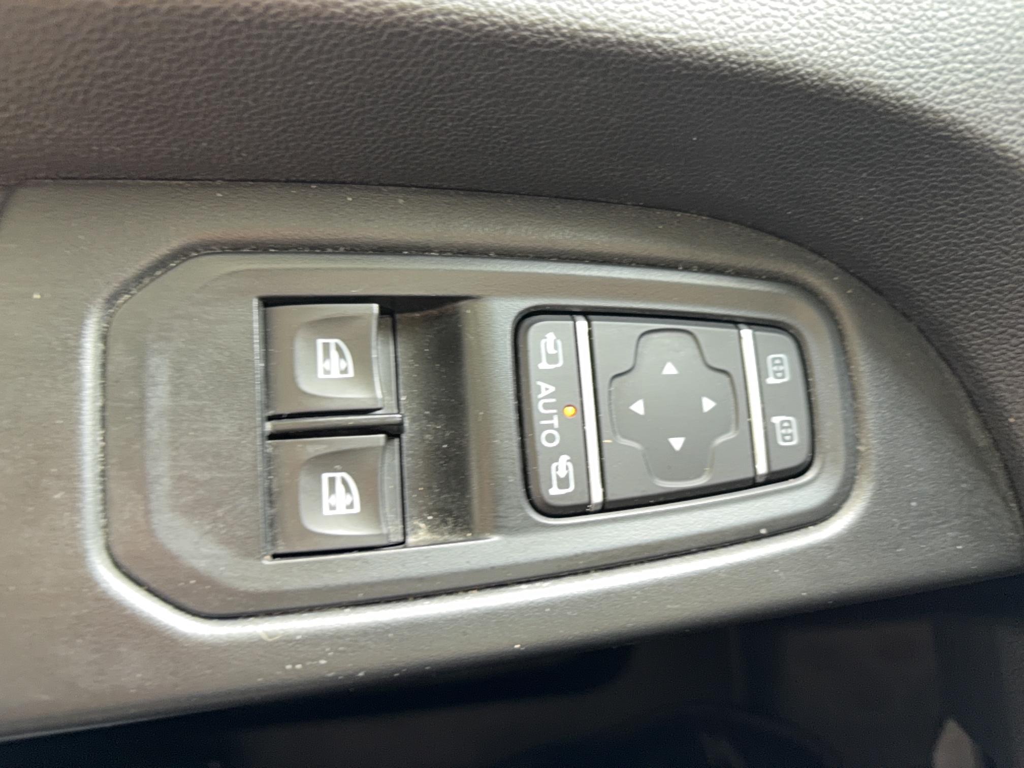 NISSAN Primastar Combi L2H1 3.0t 2.0 dCi 150 S/S DCT N-Connecta - Véhicule Occasion - Océane Auto NISSAN Primastar Combi L2H1 3.0t 2.0 dCi 150 S/S DCT N-Connecta - Véhicule Occasion Océane Auto