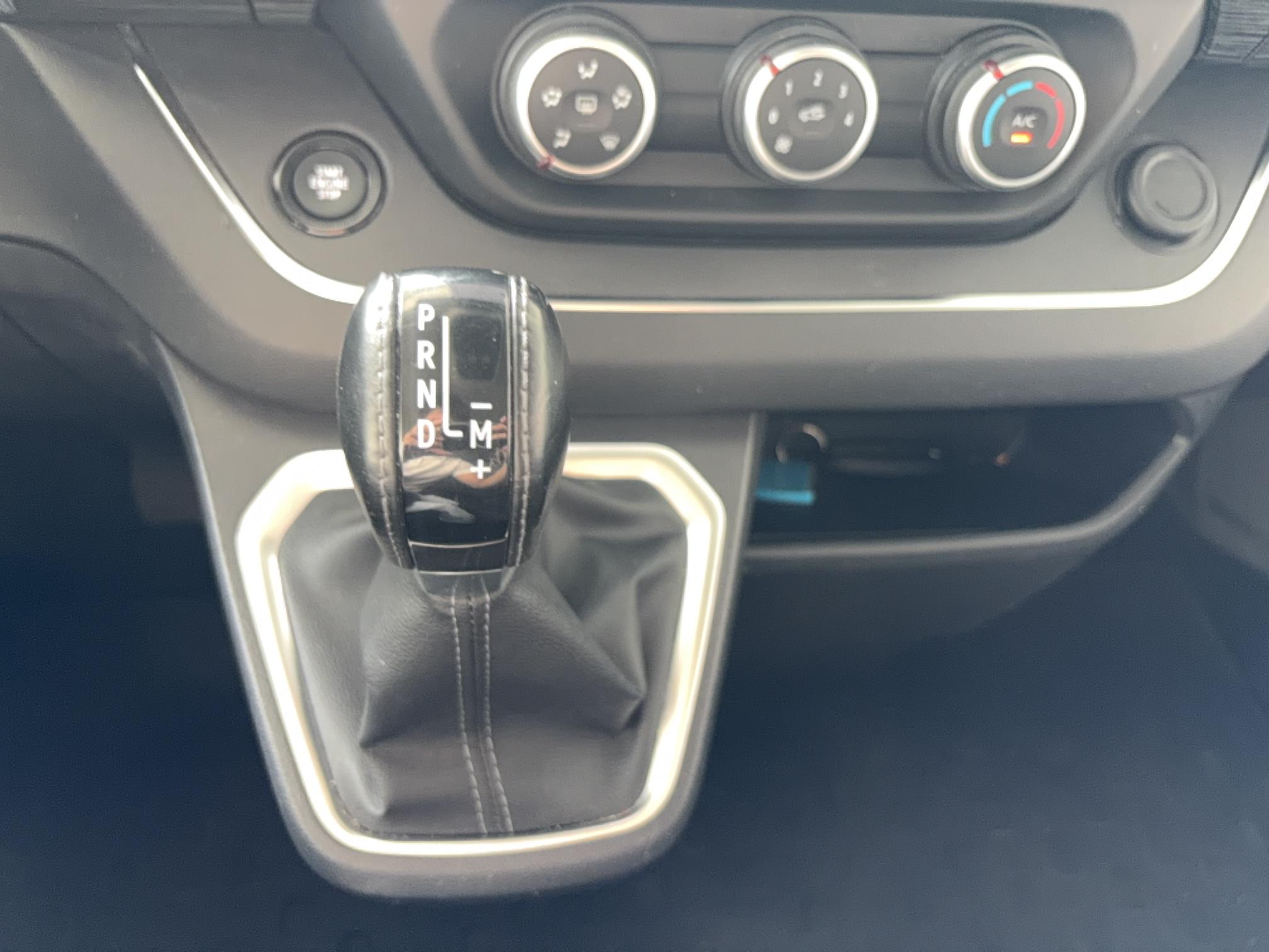 NISSAN Primastar Combi L2H1 3.0t 2.0 dCi 150 S/S DCT N-Connecta - Véhicule Occasion - Océane Auto NISSAN Primastar Combi L2H1 3.0t 2.0 dCi 150 S/S DCT N-Connecta - Véhicule Occasion Océane Auto
