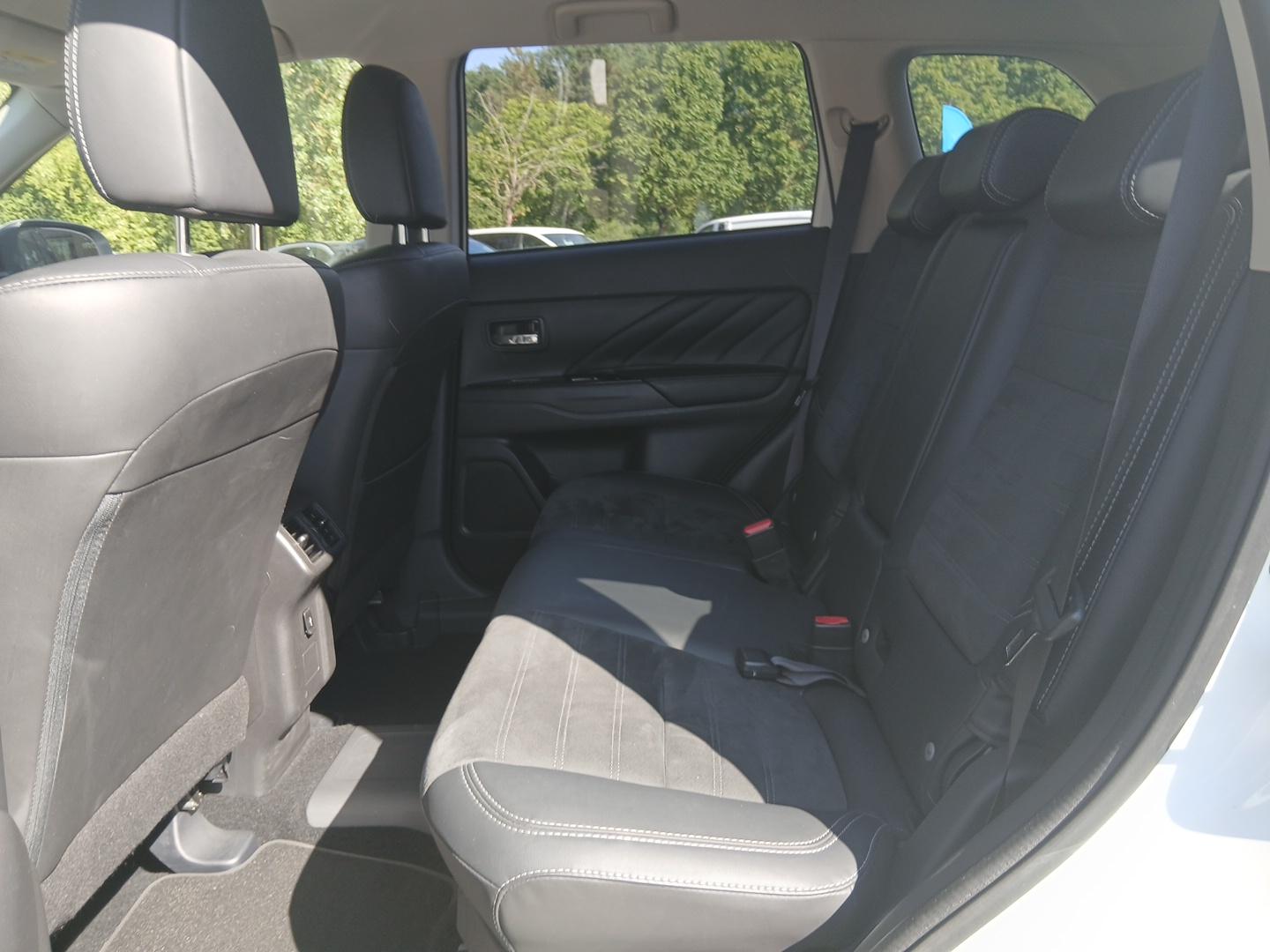 MITSUBISHI Outlander 2.4l PHEV Twin Motor 4WD Business - Véhicule Occasion - Océane Auto MITSUBISHI Outlander 2.4l PHEV Twin Motor 4WD Business - Véhicule Occasion Océane Auto