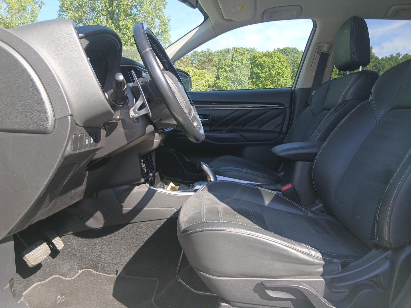 MITSUBISHI Outlander 2.4l PHEV Twin Motor 4WD Business - Véhicule Occasion - Océane Auto MITSUBISHI Outlander 2.4l PHEV Twin Motor 4WD Business - Véhicule Occasion Océane Auto