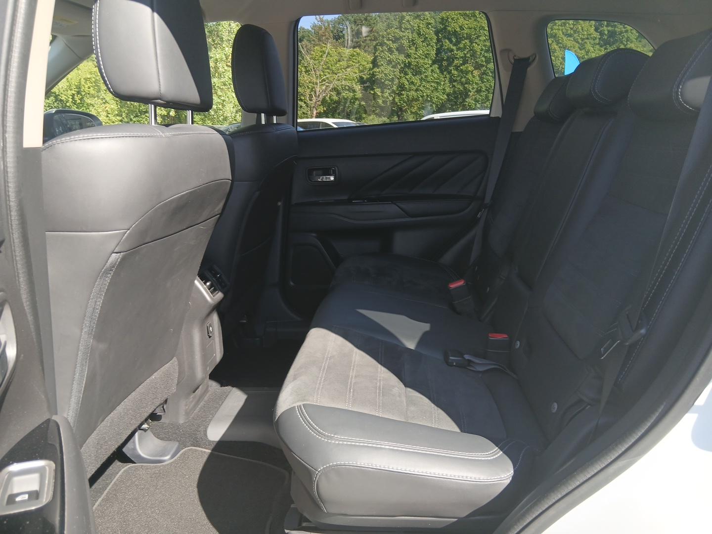 MITSUBISHI Outlander 2.4l PHEV Twin Motor 4WD Business - Véhicule Occasion - Océane Auto MITSUBISHI Outlander 2.4l PHEV Twin Motor 4WD Business - Véhicule Occasion Océane Auto