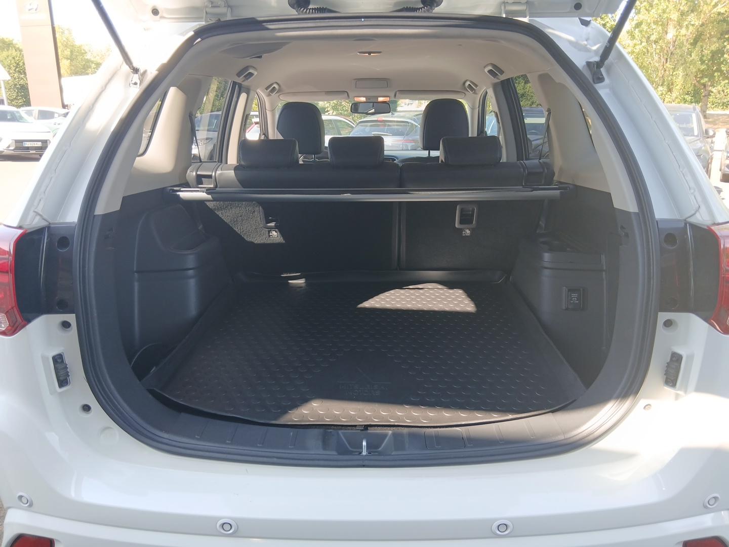 MITSUBISHI Outlander 2.4l PHEV Twin Motor 4WD Business - Véhicule Occasion - Océane Auto MITSUBISHI Outlander 2.4l PHEV Twin Motor 4WD Business - Véhicule Occasion Océane Auto