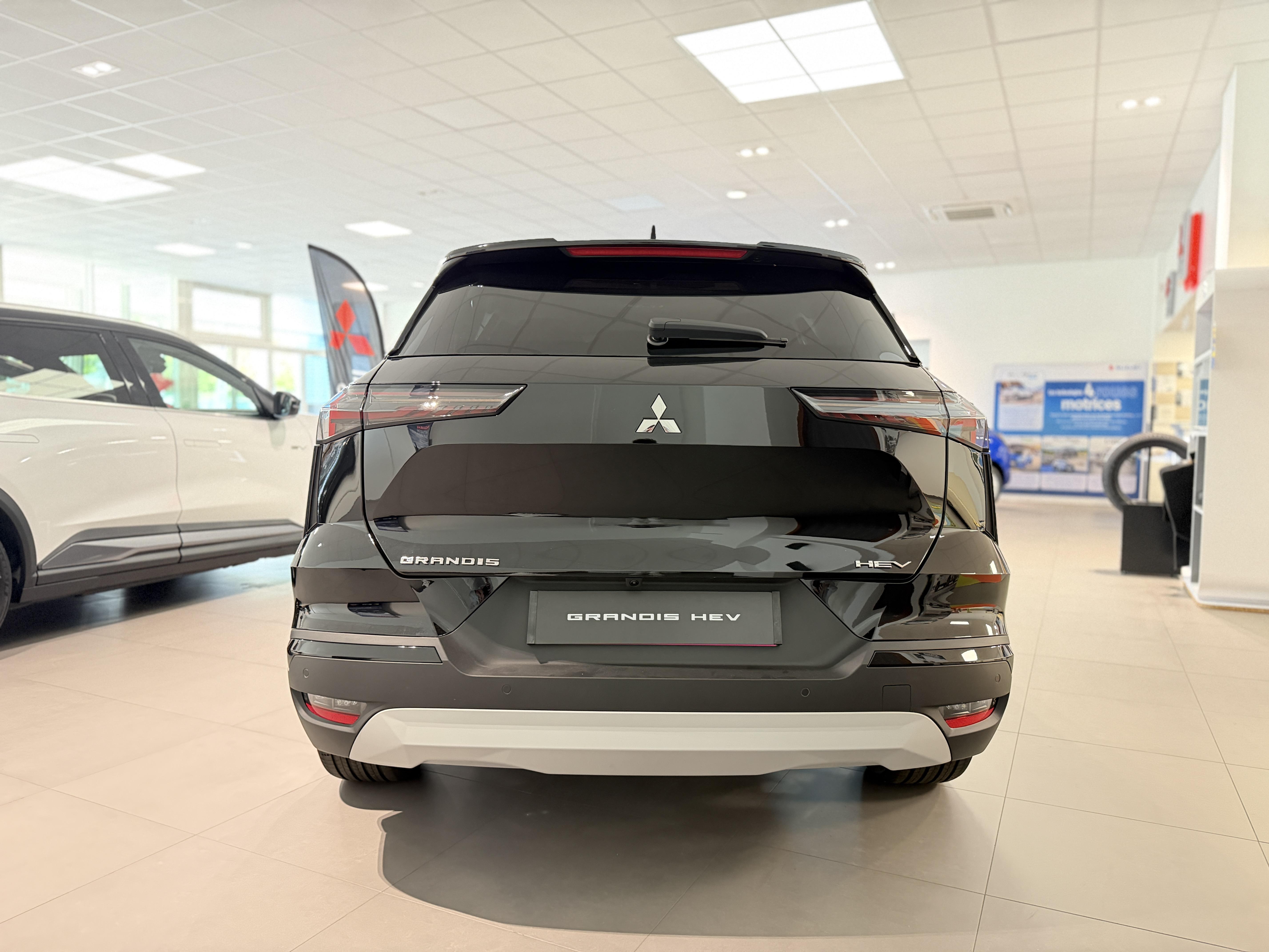 MITSUBISHI Grandis 1.8 MPI HEV 158 Intense - Véhicule Occasion Océane Auto