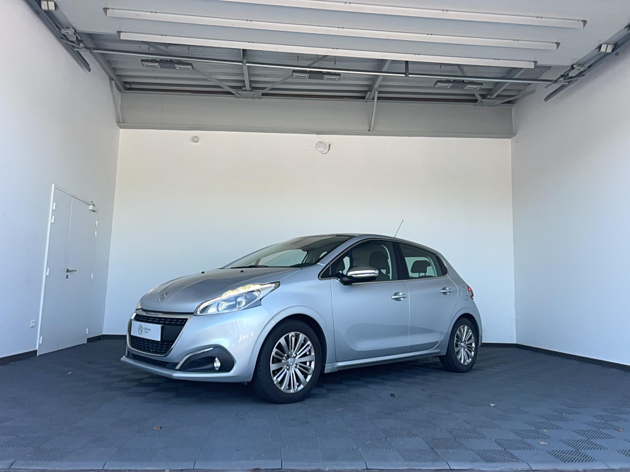 PEUGEOT 208 1.2 PureTech 110ch S&S EAT6 Allure - Véhicule Occasion - Océane Auto PEUGEOT 208 1.2 PureTech 110ch S&S EAT6 Allure - Véhicule Occasion Océane Auto
