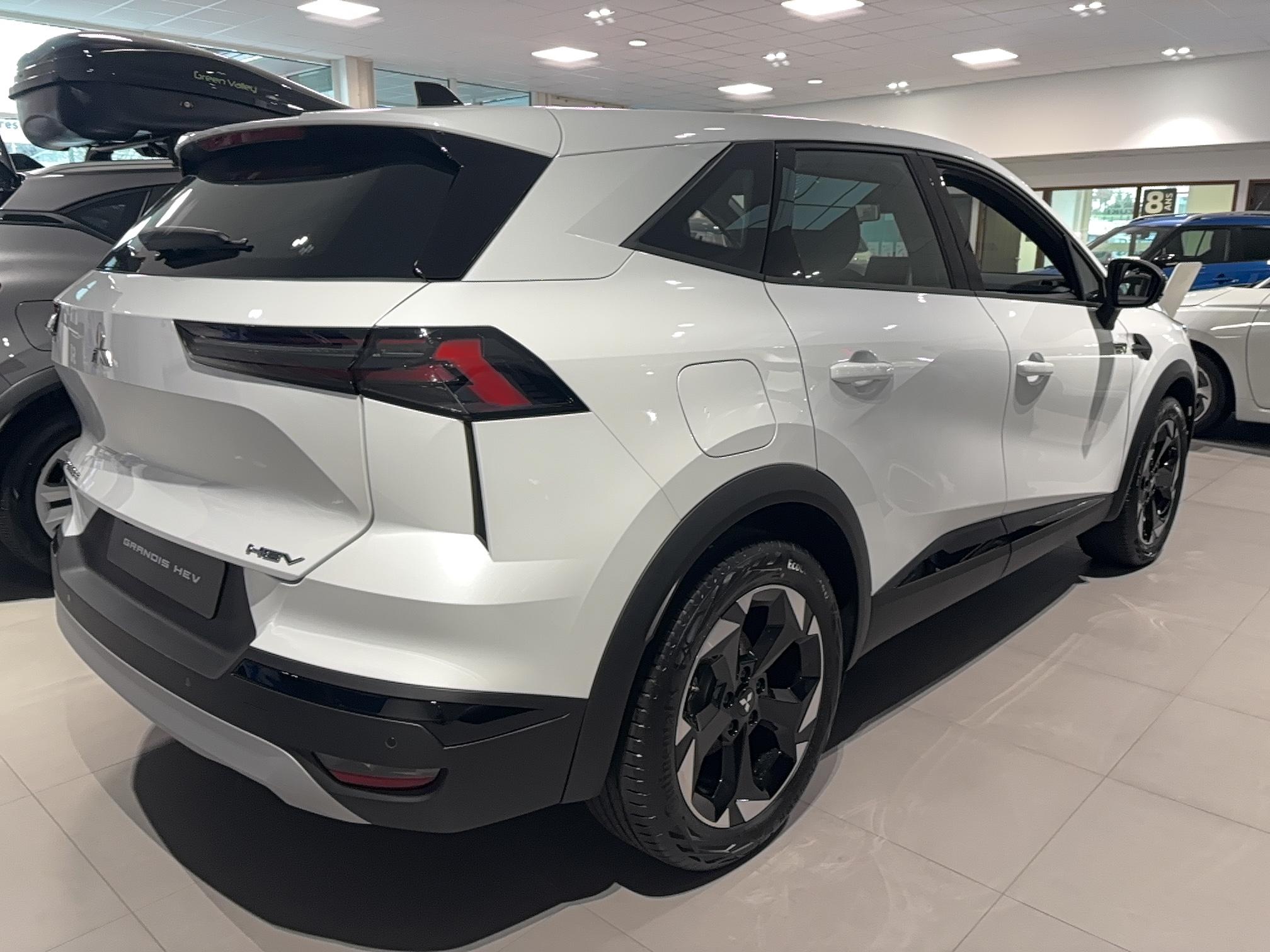 MITSUBISHI Grandis 1.8 MPI HEV 158 Invite+ - Véhicule Occasion Océane Auto