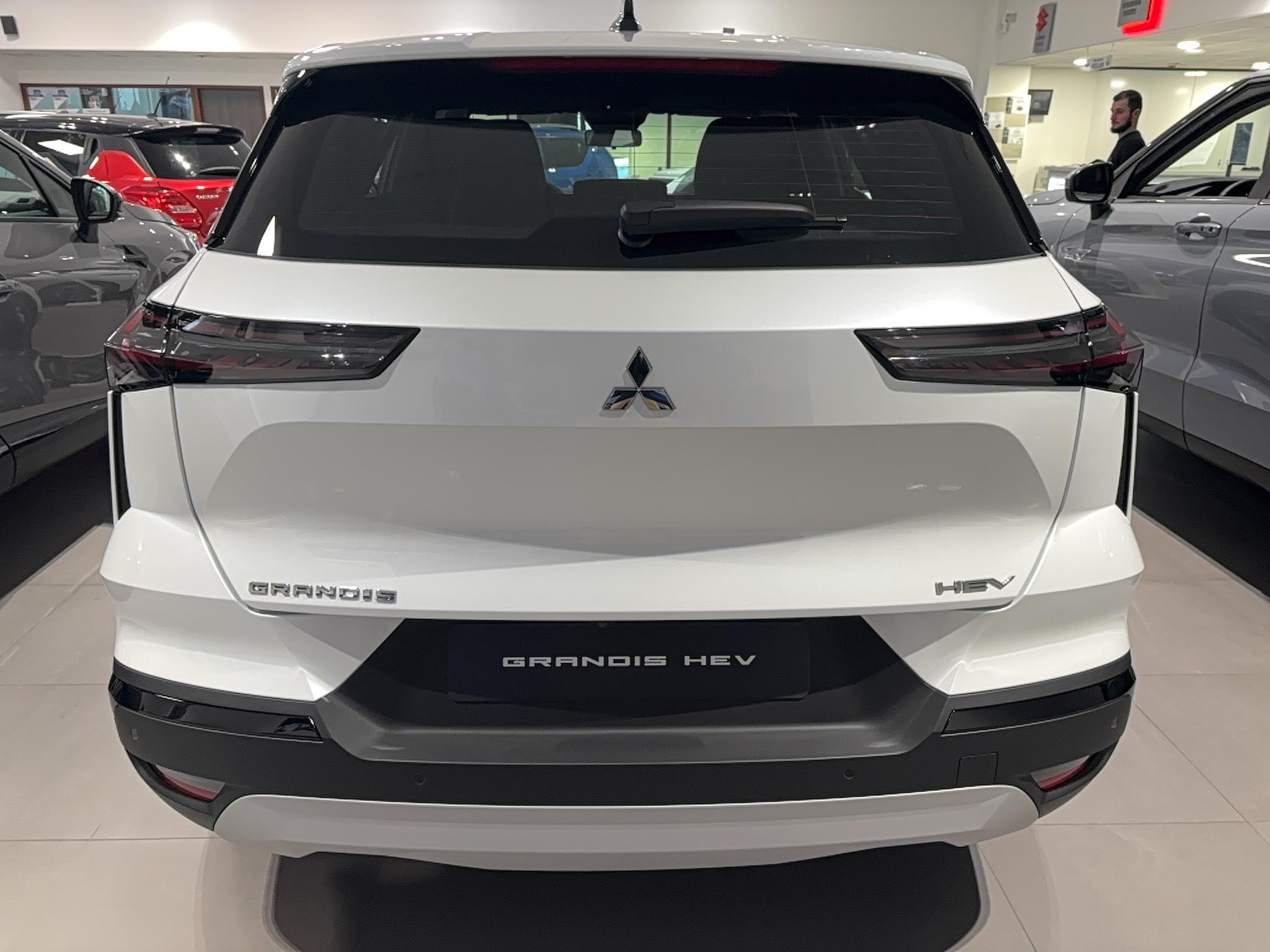 MITSUBISHI Grandis 1.8 MPI HEV 158 Invite+ - Véhicule Occasion Océane Auto