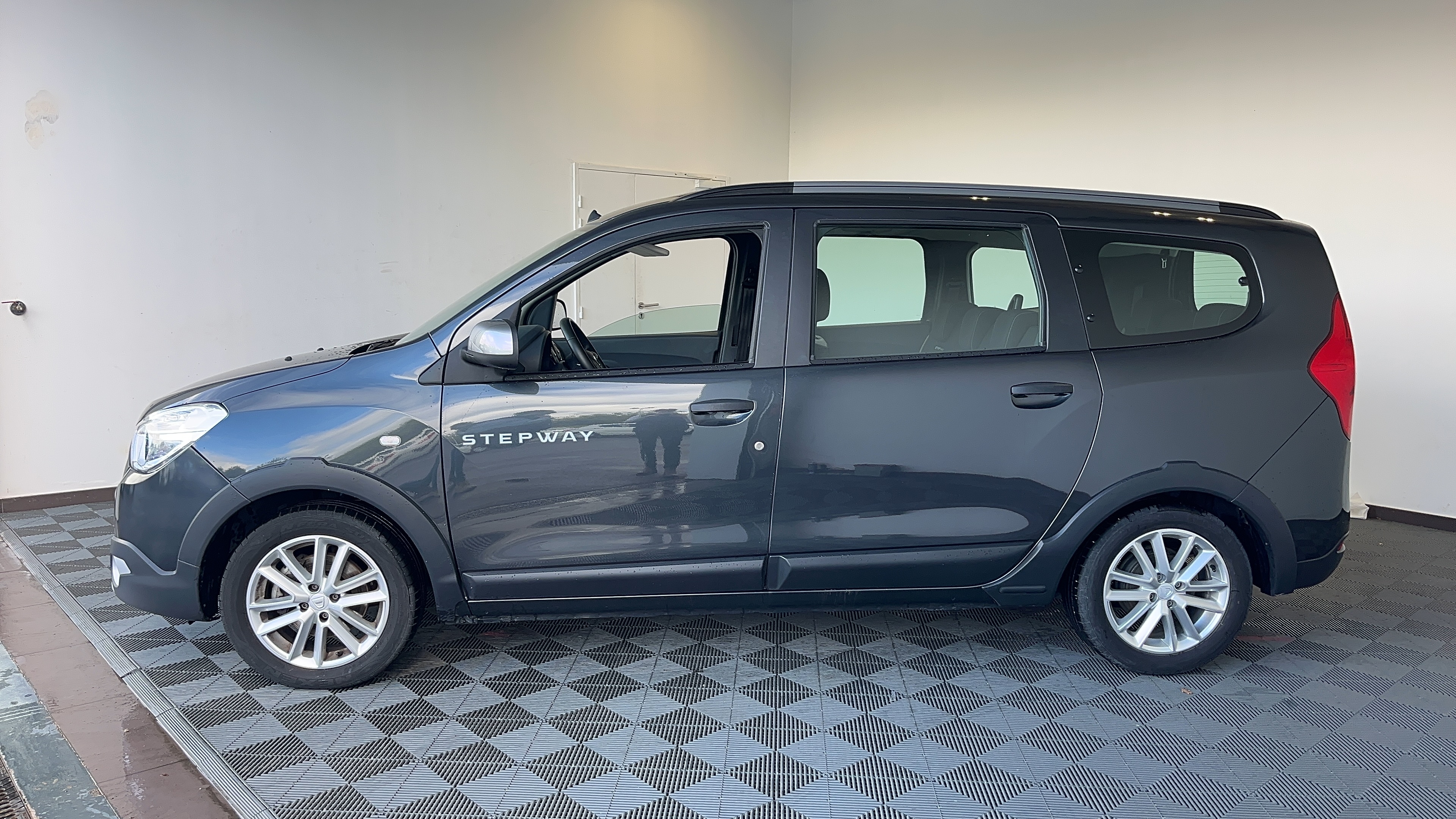 DACIA Lodgy Blue dCi 115 7 places CONFORTl - Véhicule Occasion Océane Auto