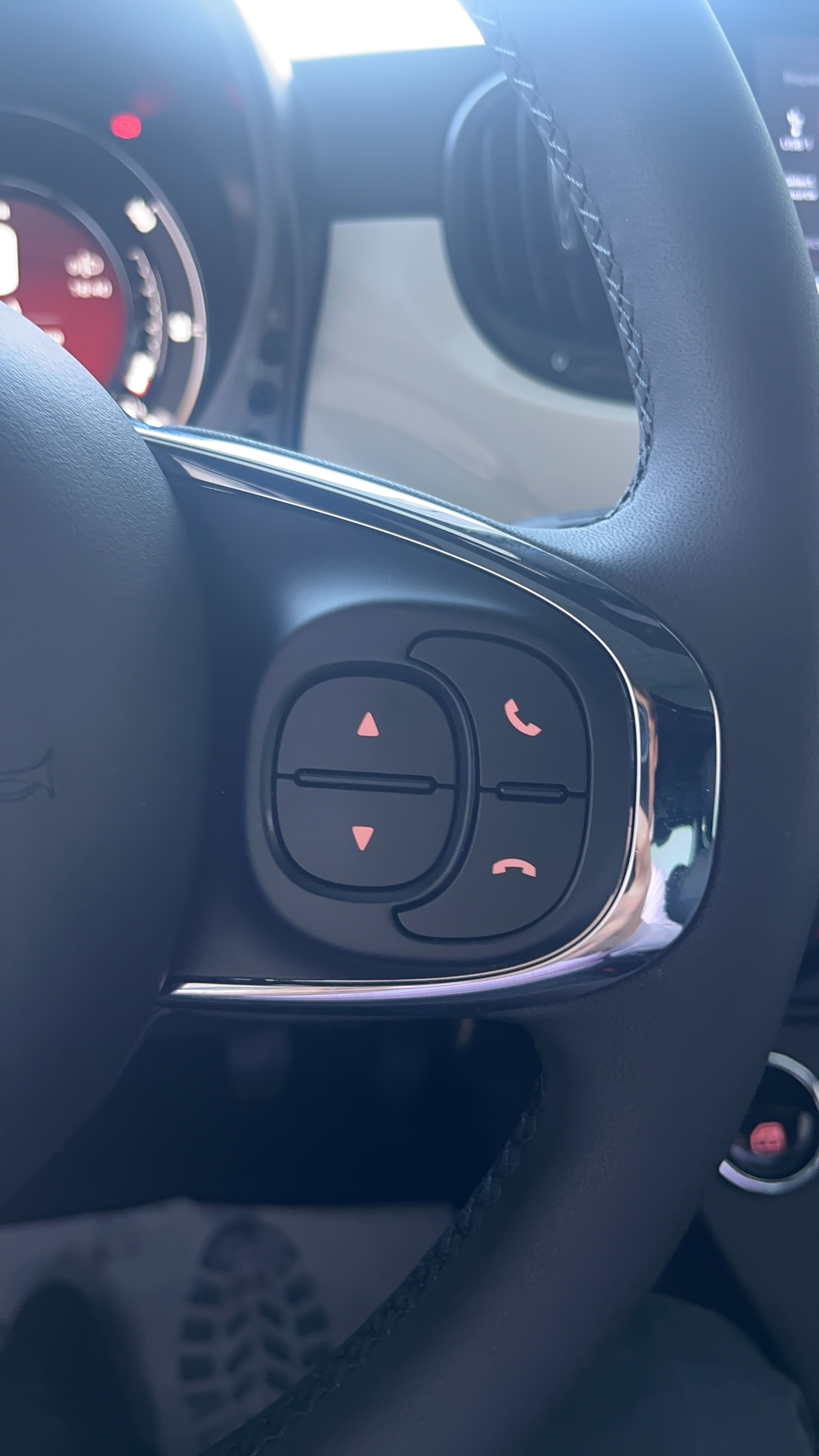 FIAT 500C 1.0 70 ch Hybride BSG S/S Dolcevita - Véhicule Occasion - Océane Auto FIAT 500C 1.0 70 ch Hybride BSG S/S Dolcevita - Véhicule Occasion Océane Auto