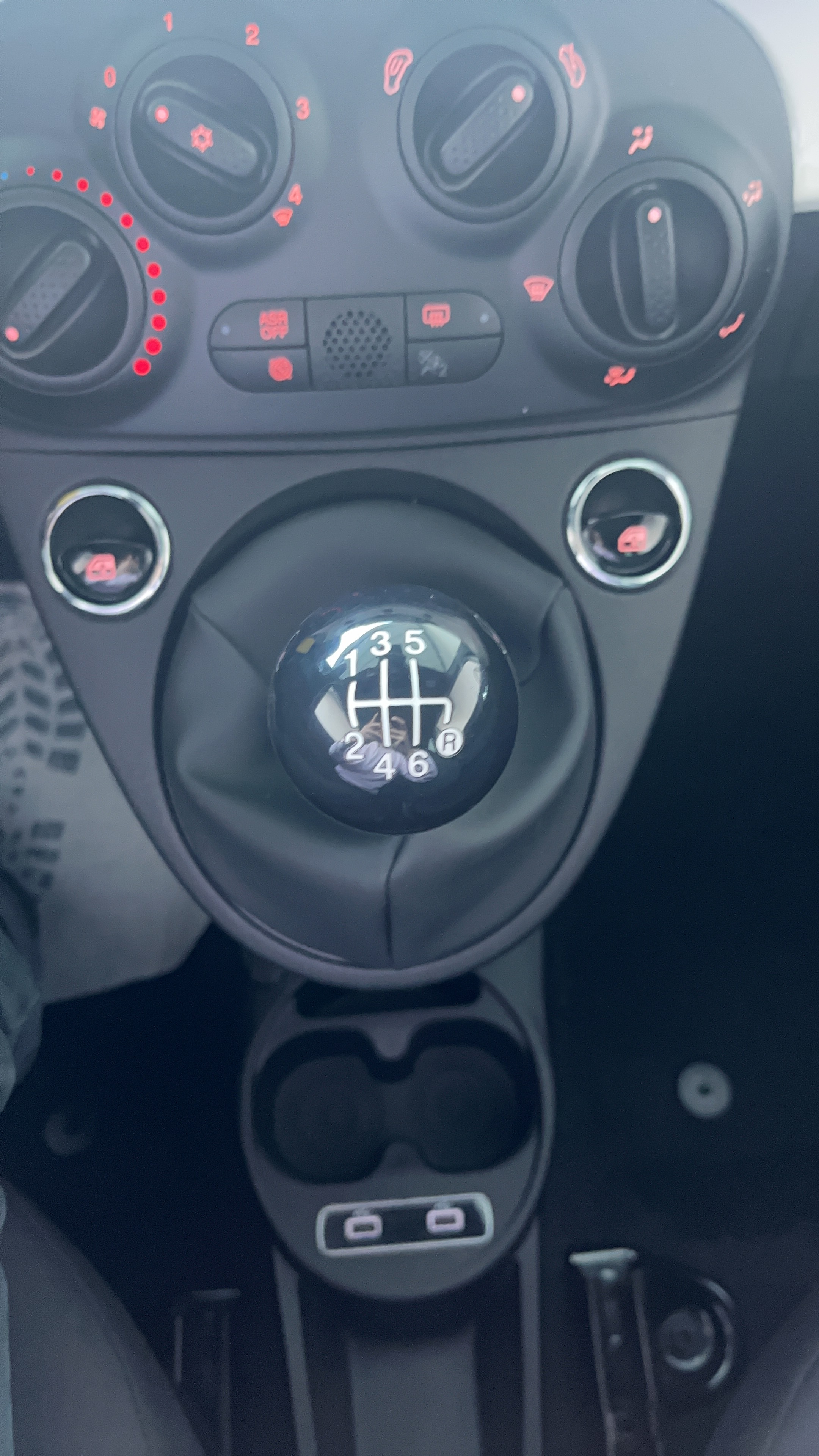 FIAT 500C 1.0 70 ch Hybride BSG S/S Dolcevita - Véhicule Occasion - Océane Auto FIAT 500C 1.0 70 ch Hybride BSG S/S Dolcevita - Véhicule Occasion Océane Auto