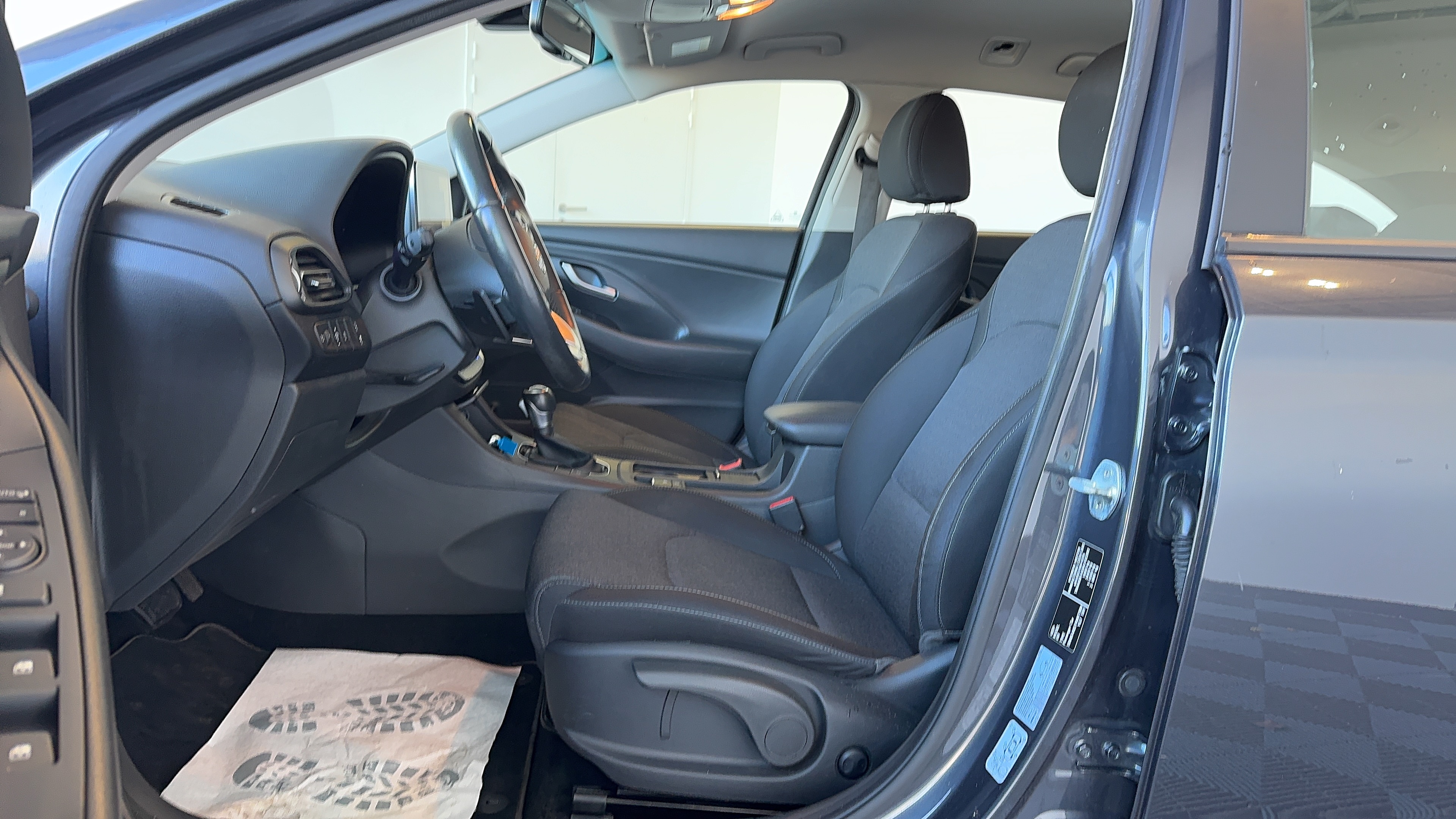 HYUNDAI i30 SW 1.6 CRDi 115 DCT-7 Business - Véhicule Occasion - Océane Auto HYUNDAI i30 SW 1.6 CRDi 115 DCT-7 Business - Véhicule Occasion Océane Auto