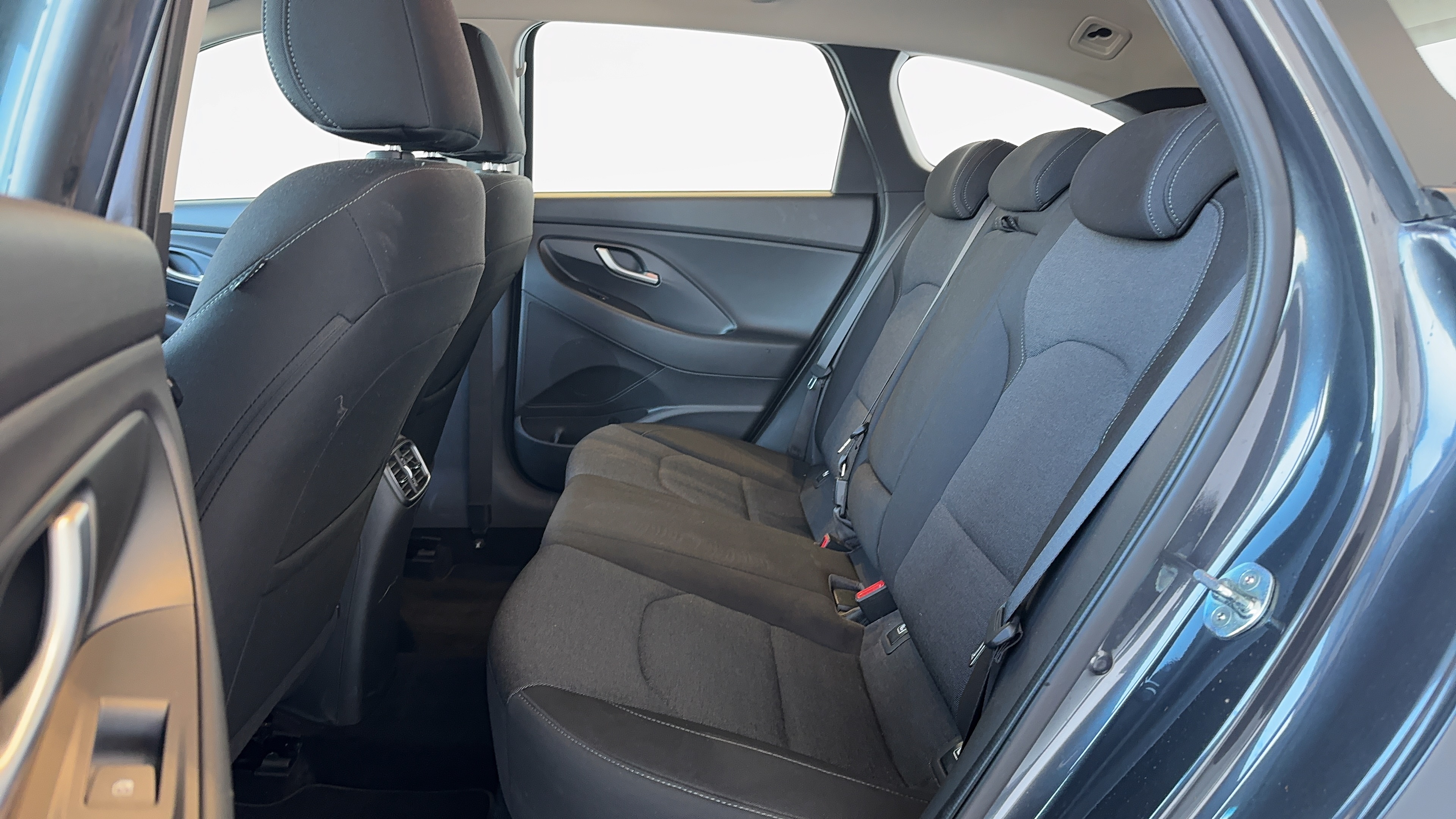 HYUNDAI i30 SW 1.6 CRDi 115 DCT-7 Business - Véhicule Occasion - Océane Auto HYUNDAI i30 SW 1.6 CRDi 115 DCT-7 Business - Véhicule Occasion Océane Auto