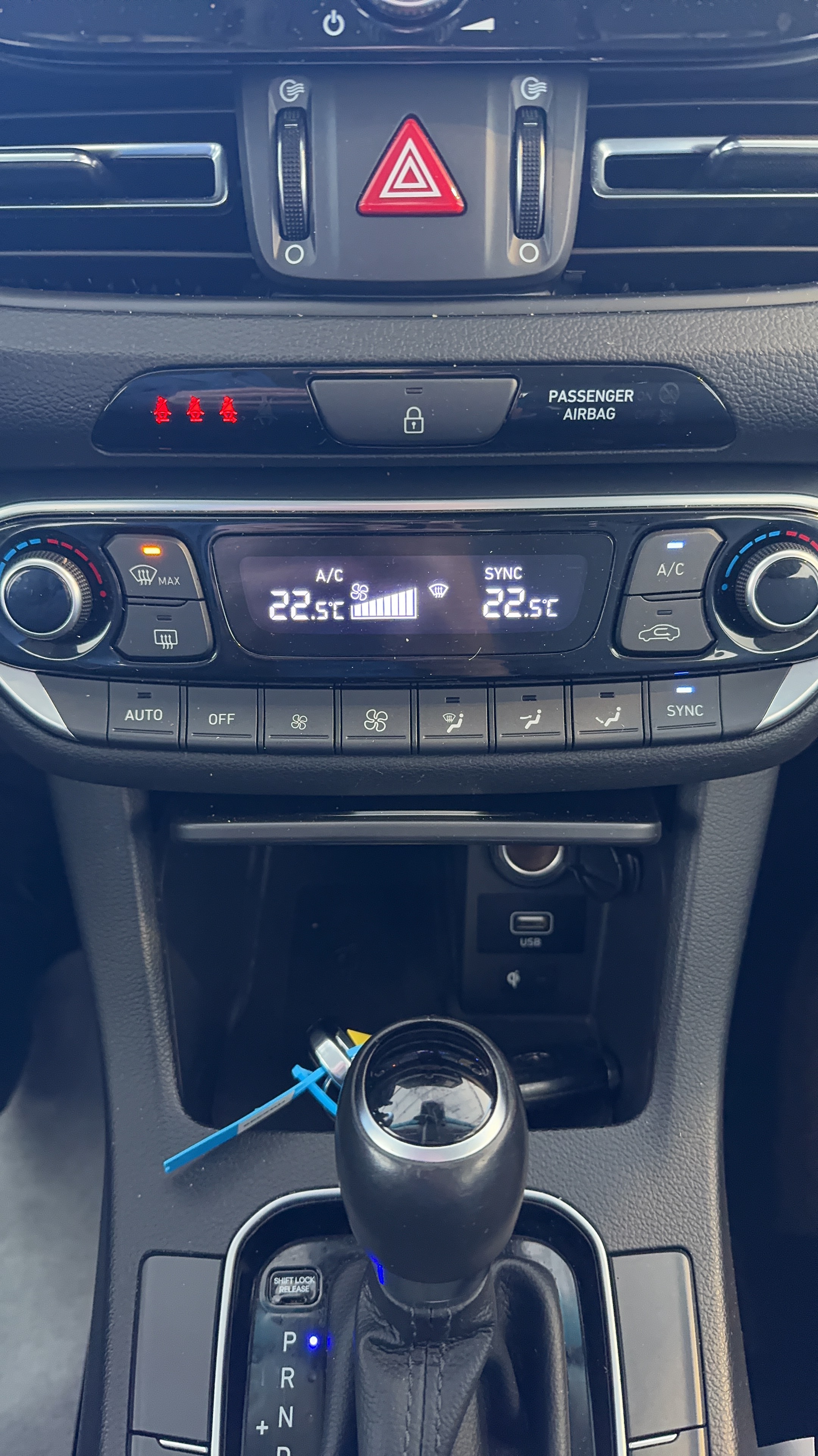 HYUNDAI i30 SW 1.6 CRDi 115 DCT-7 Business - Véhicule Occasion - Océane Auto HYUNDAI i30 SW 1.6 CRDi 115 DCT-7 Business - Véhicule Occasion Océane Auto