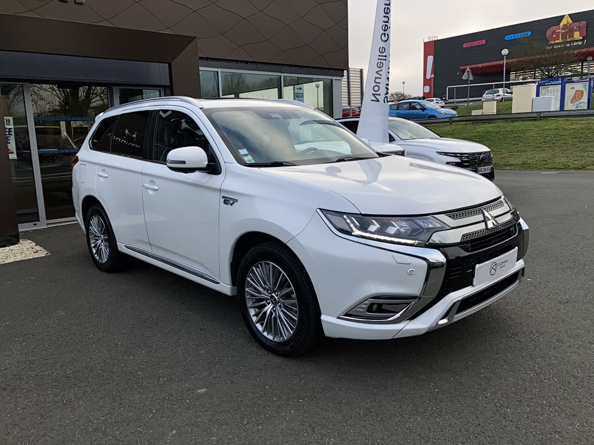 MITSUBISHI Outlander 2.4l PHEV Twin Motor 4WD Instyle - Véhicule Occasion Océane Auto