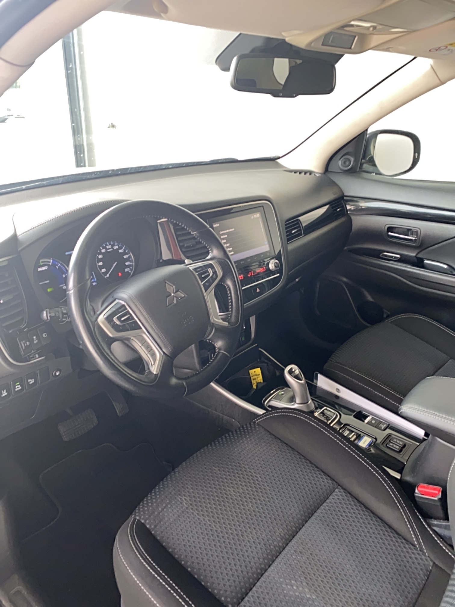 MITSUBISHI Outlander 2.4l PHEV Twin Motor 4WD Business - Véhicule Occasion Océane Auto