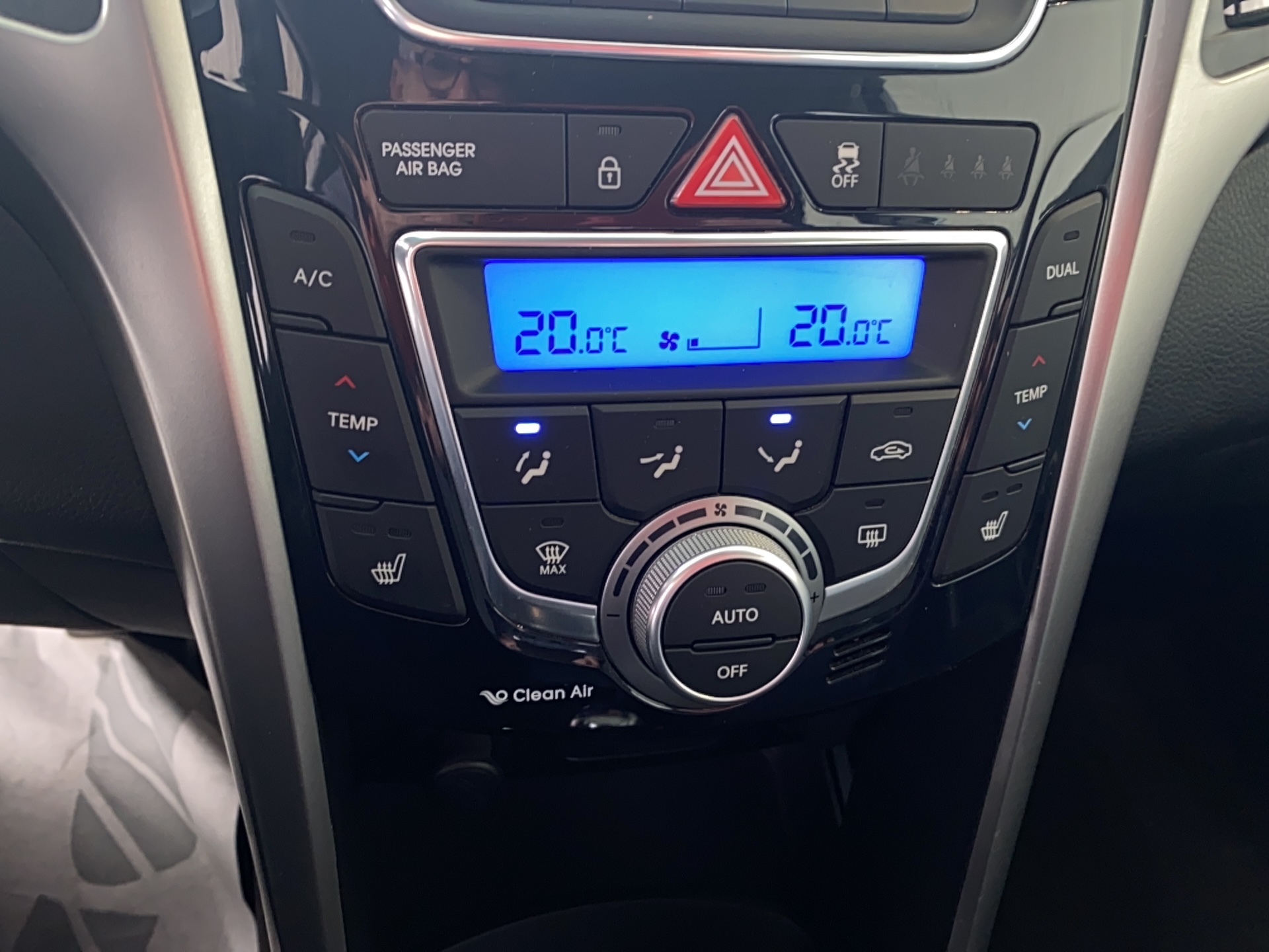 HYUNDAI i30 1.6 CRDi 110 Blue Drive Pack Sensation - Véhicule Occasion Océane Auto