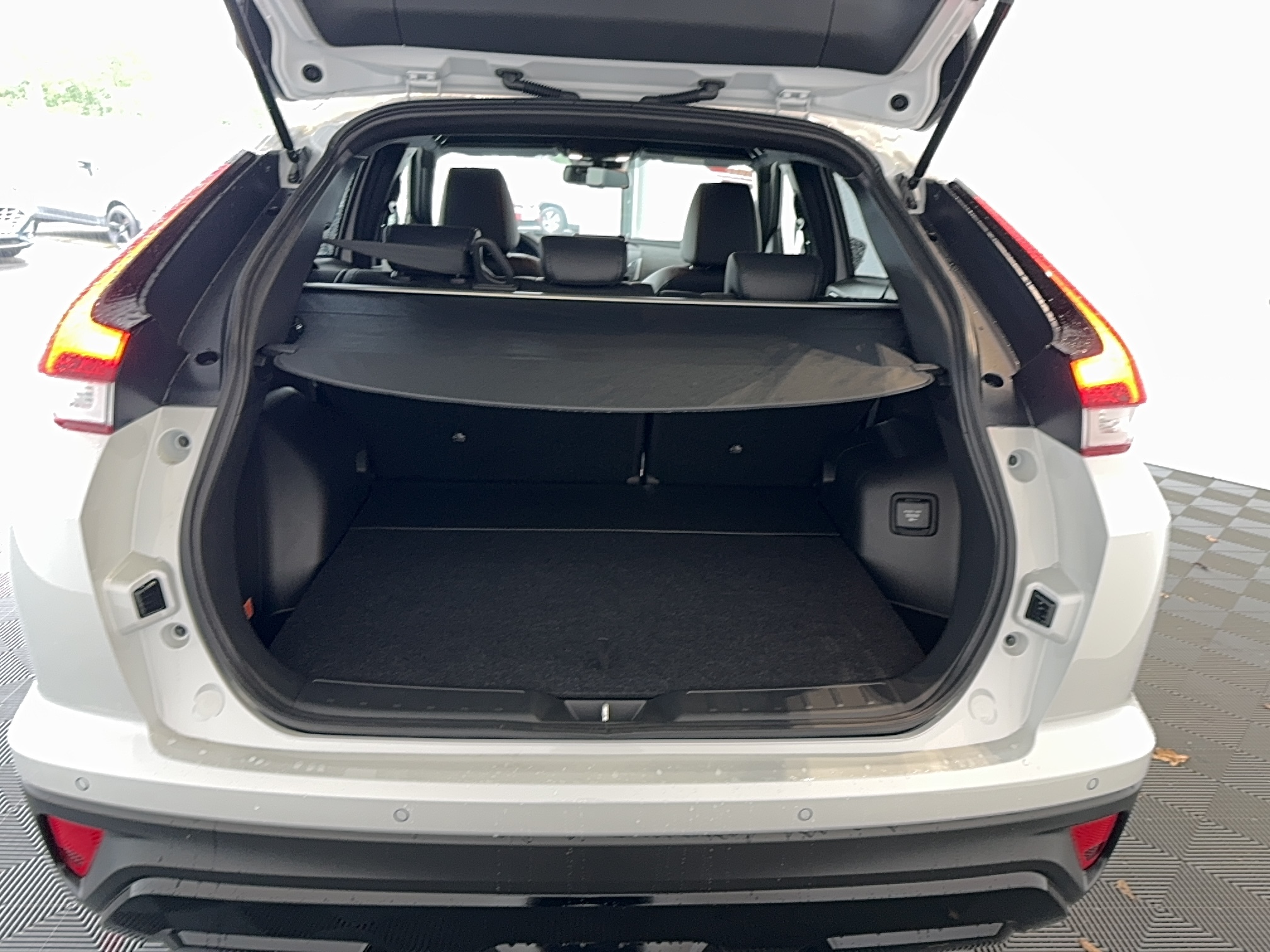 MITSUBISHI Eclipse Cross 2.4 MIVEC PHEV Twin Motor 4WD BLACK Collection - Véhicule Occasion - Océane Auto MITSUBISHI Eclipse Cross 2.4 MIVEC PHEV Twin Motor 4WD BLACK Collection - Véhicule Occasion Océane Auto