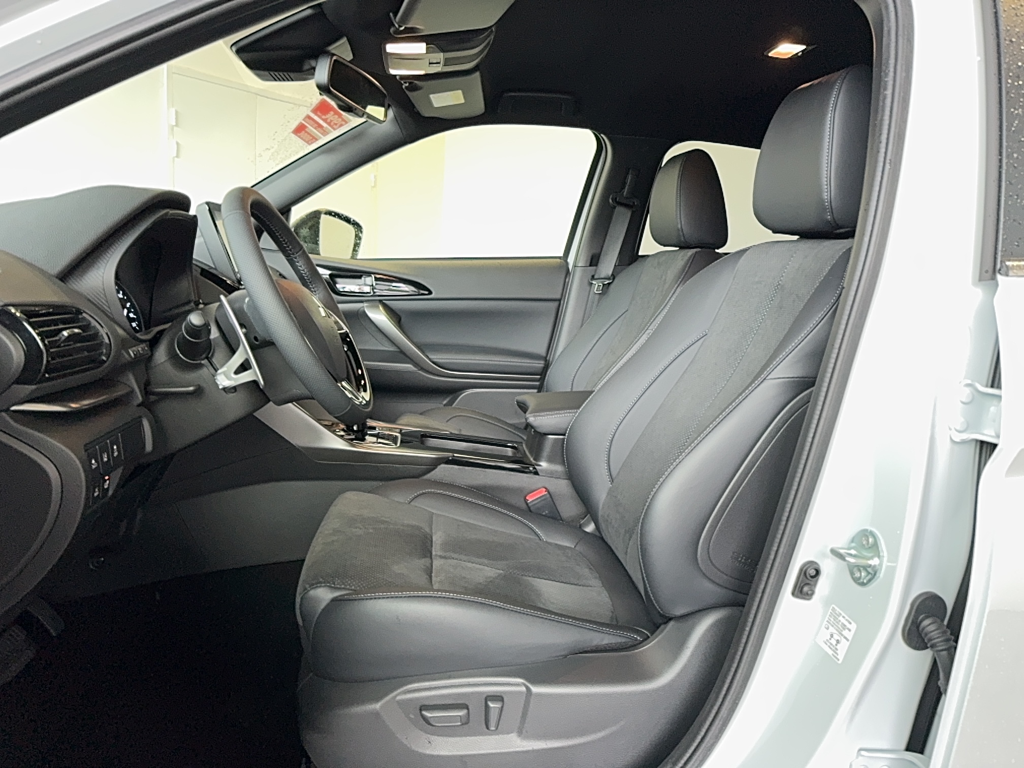 MITSUBISHI Eclipse Cross 2.4 MIVEC PHEV Twin Motor 4WD BLACK Collection - Véhicule Occasion - Océane Auto MITSUBISHI Eclipse Cross 2.4 MIVEC PHEV Twin Motor 4WD BLACK Collection - Véhicule Occasion Océane Auto