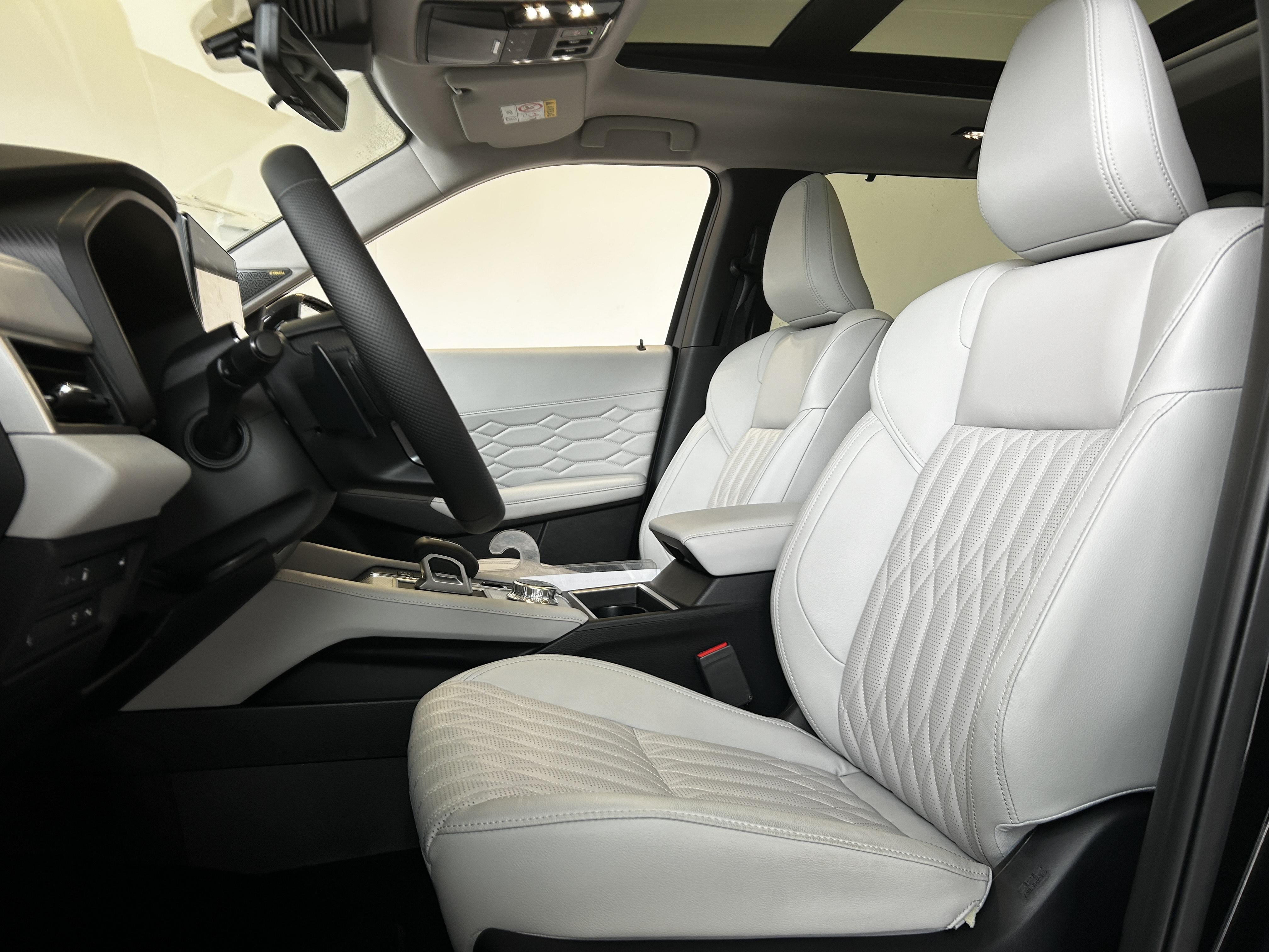 MITSUBISHI Outlander 2.4 MIVEC PHEV 306 4WD Instyle - Véhicule Occasion Océane Auto