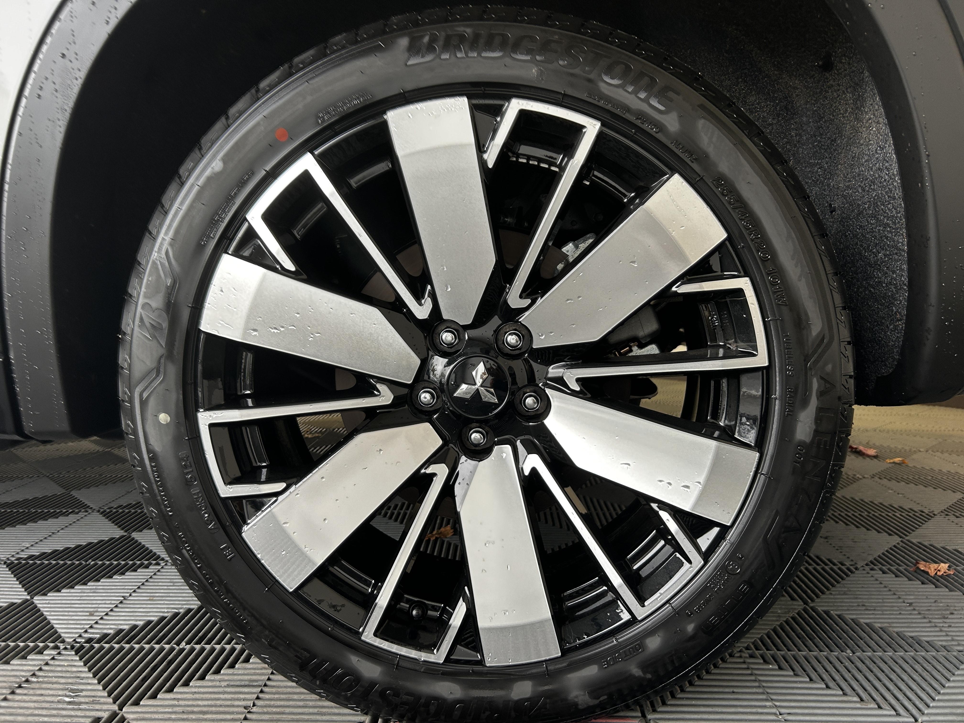 MITSUBISHI Outlander 2.4 MIVEC PHEV 306 4WD Instyle - Véhicule Occasion Océane Auto