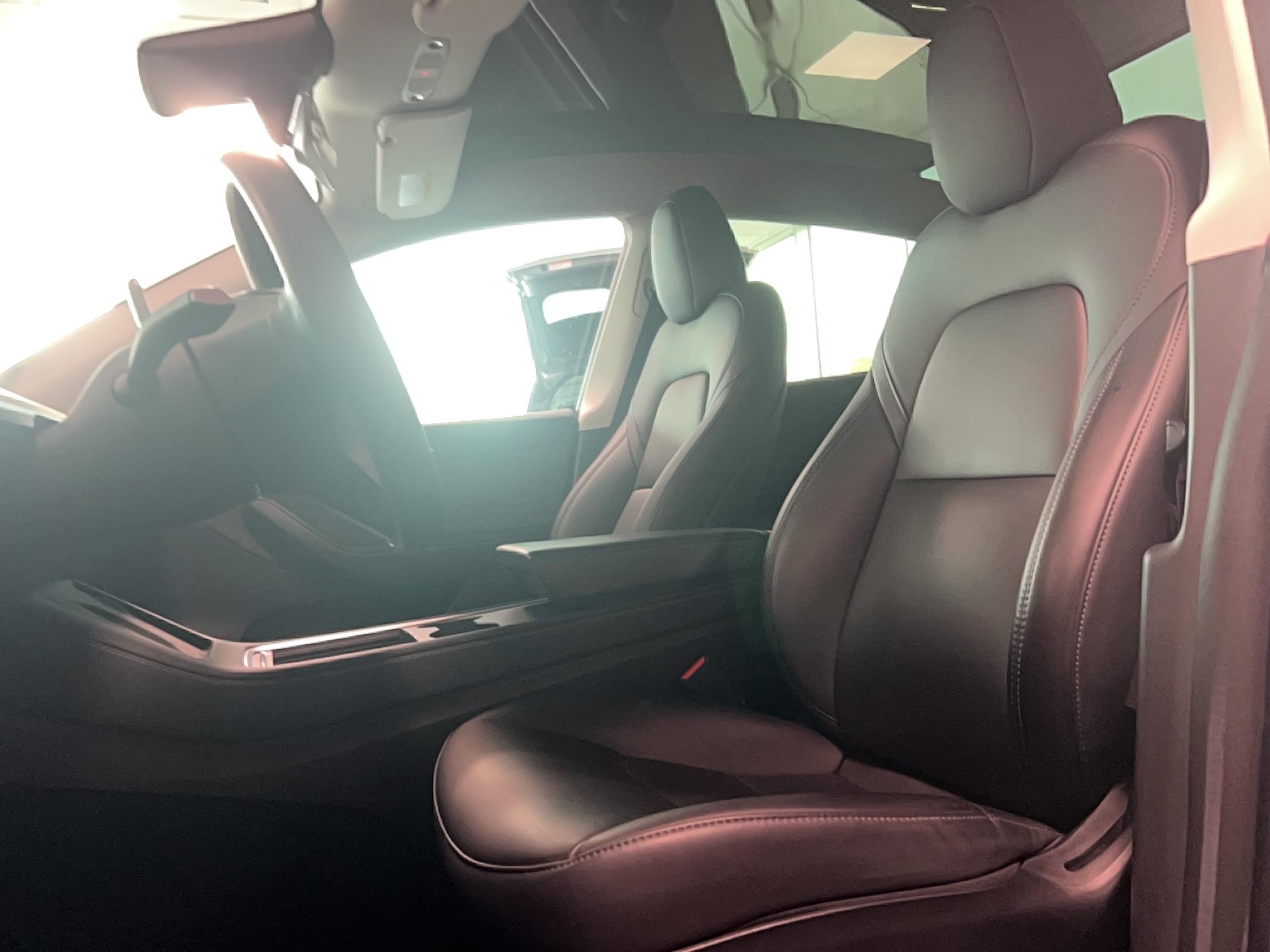 TESLA MODEL Y Grande Autonomie Dual Motor AWD - Véhicule Occasion - Océane Auto TESLA MODEL Y Grande Autonomie Dual Motor AWD - Véhicule Occasion Océane Auto