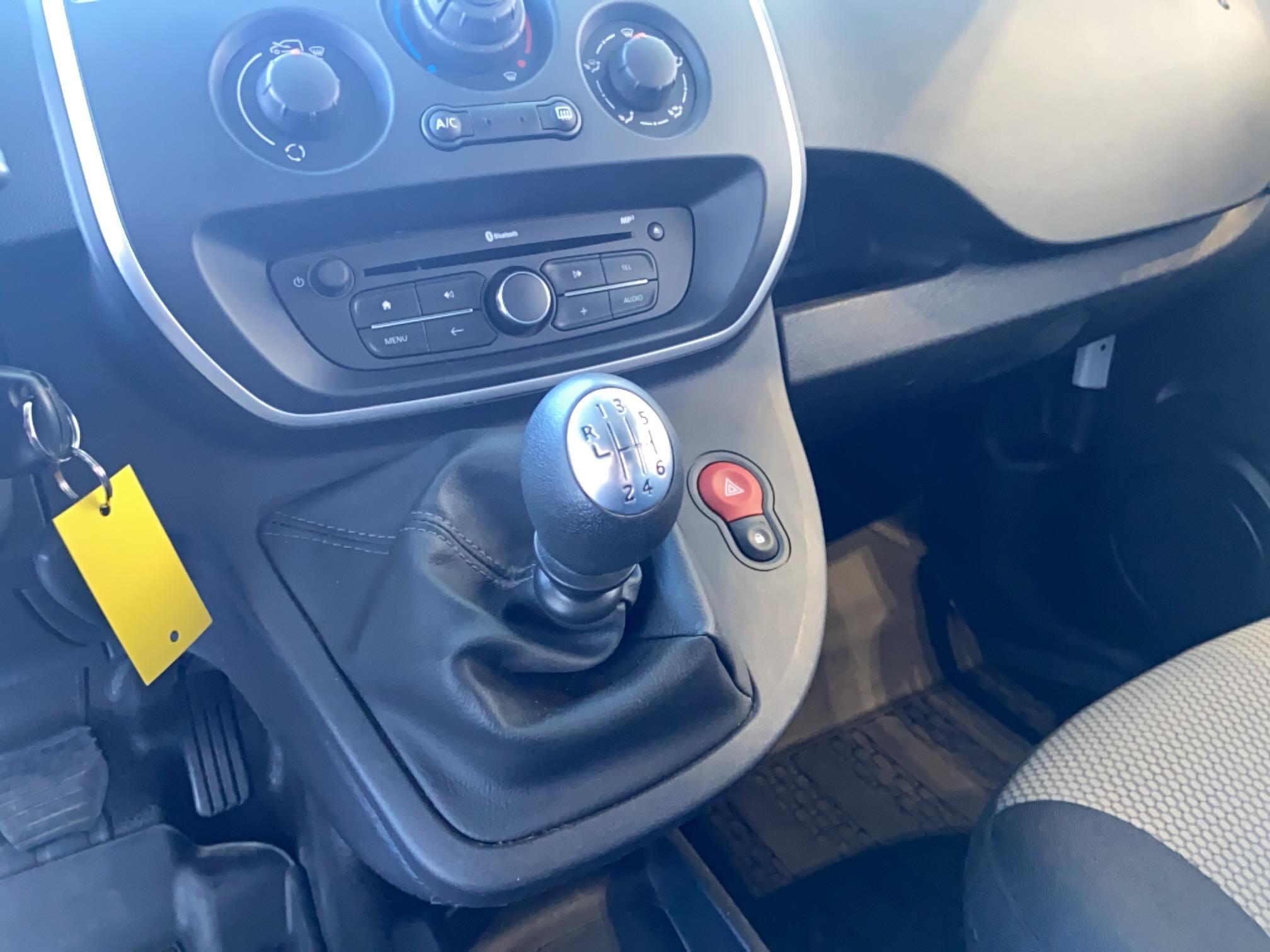 RENAULT KANGOO EXPRESS BLUE DCI 95 EXTRA R-LINK - Véhicule Occasion - Océane Auto RENAULT KANGOO EXPRESS BLUE DCI 95 EXTRA R-LINK - Véhicule Occasion Océane Auto