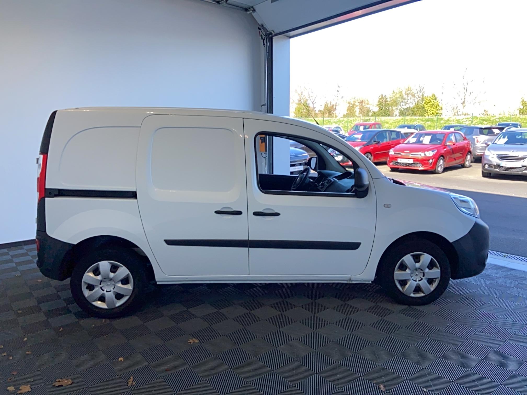 RENAULT KANGOO EXPRESS BLUE DCI 95 EXTRA R-LINK - Véhicule Occasion - Océane Auto RENAULT KANGOO EXPRESS BLUE DCI 95 EXTRA R-LINK - Véhicule Occasion Océane Auto