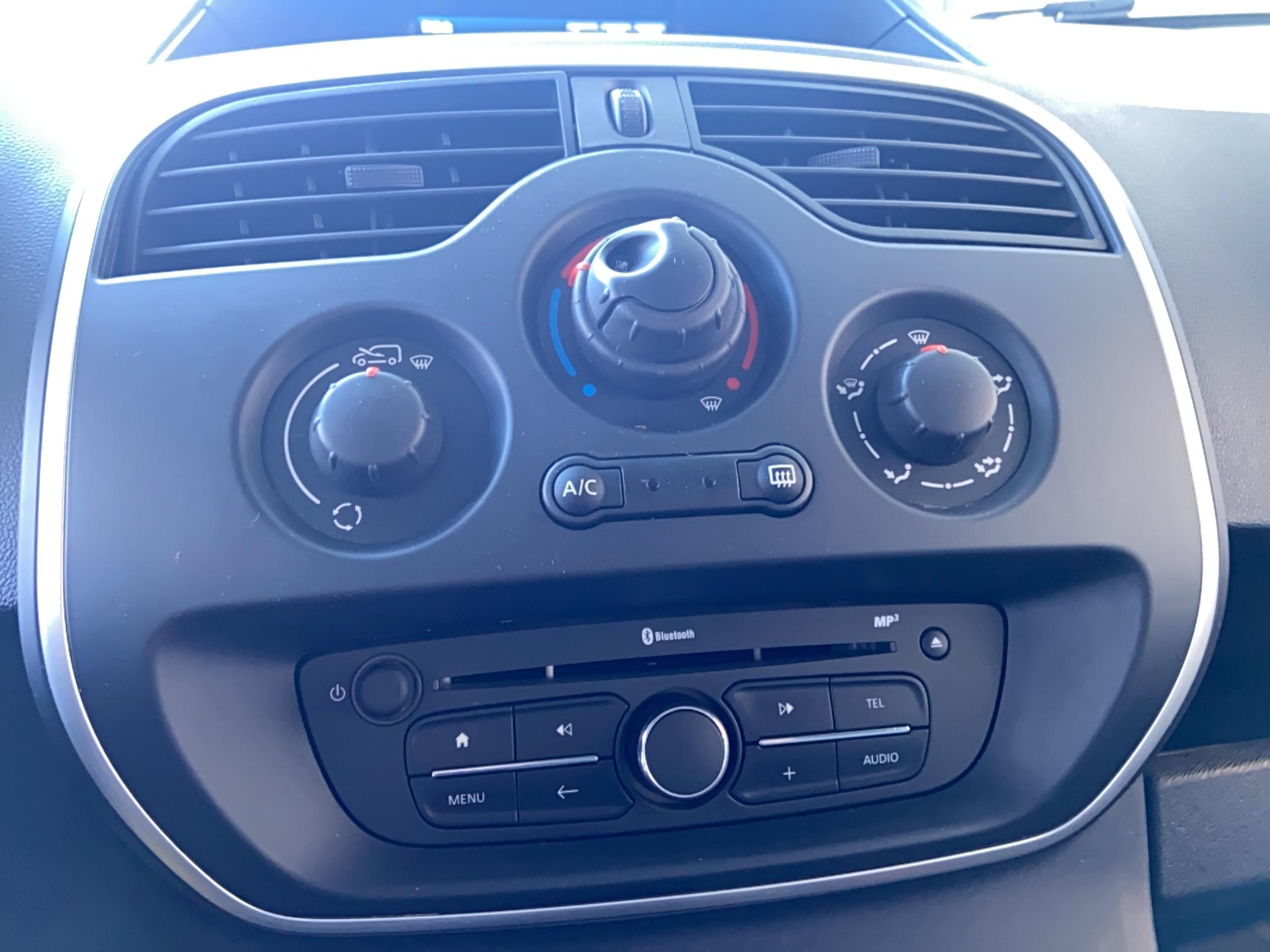 RENAULT KANGOO EXPRESS BLUE DCI 95 EXTRA R-LINK - Véhicule Occasion - Océane Auto RENAULT KANGOO EXPRESS BLUE DCI 95 EXTRA R-LINK - Véhicule Occasion Océane Auto