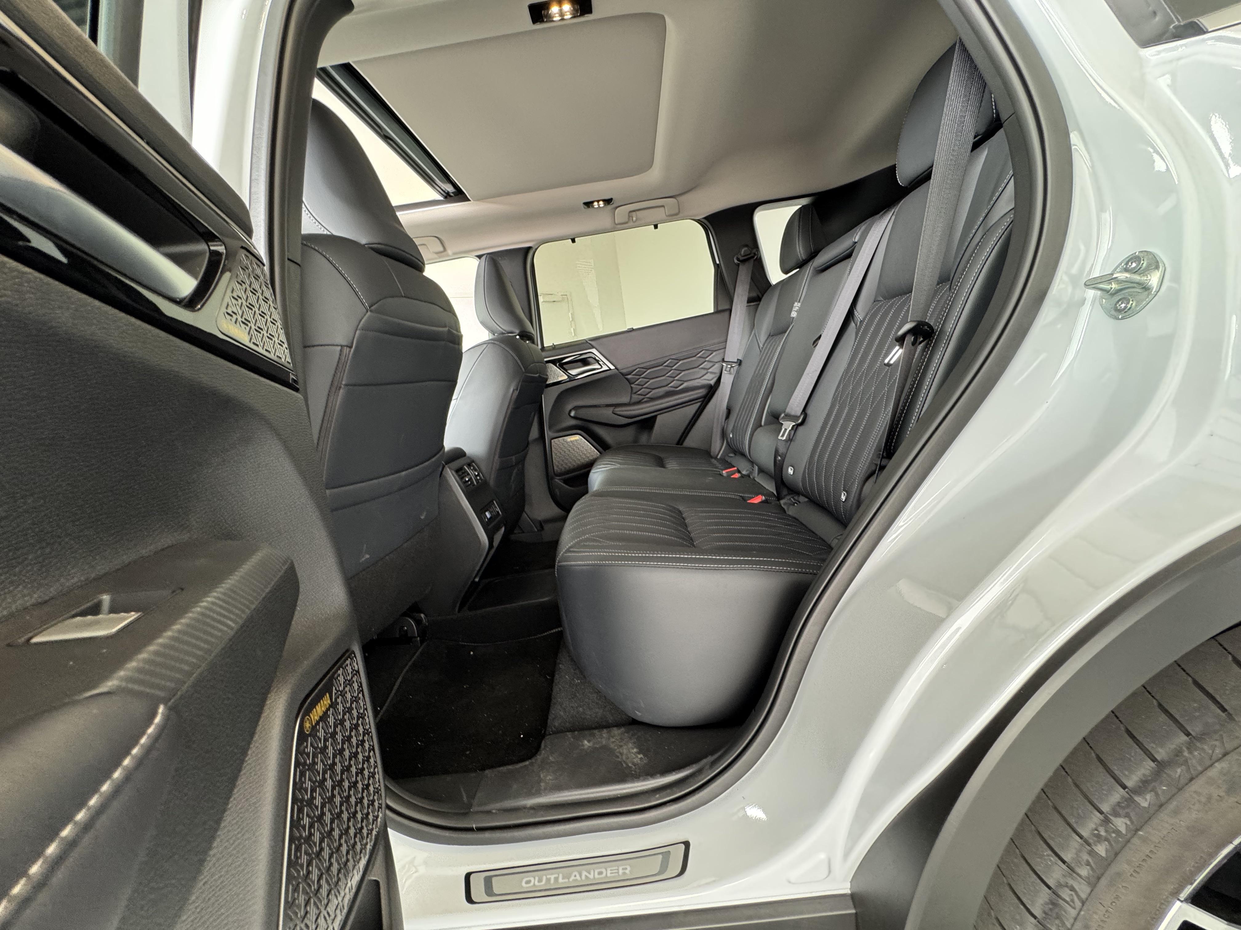 MITSUBISHI Outlander 2.4 MIVEC PHEV 306 4WD Instyle - Véhicule Occasion Océane Auto