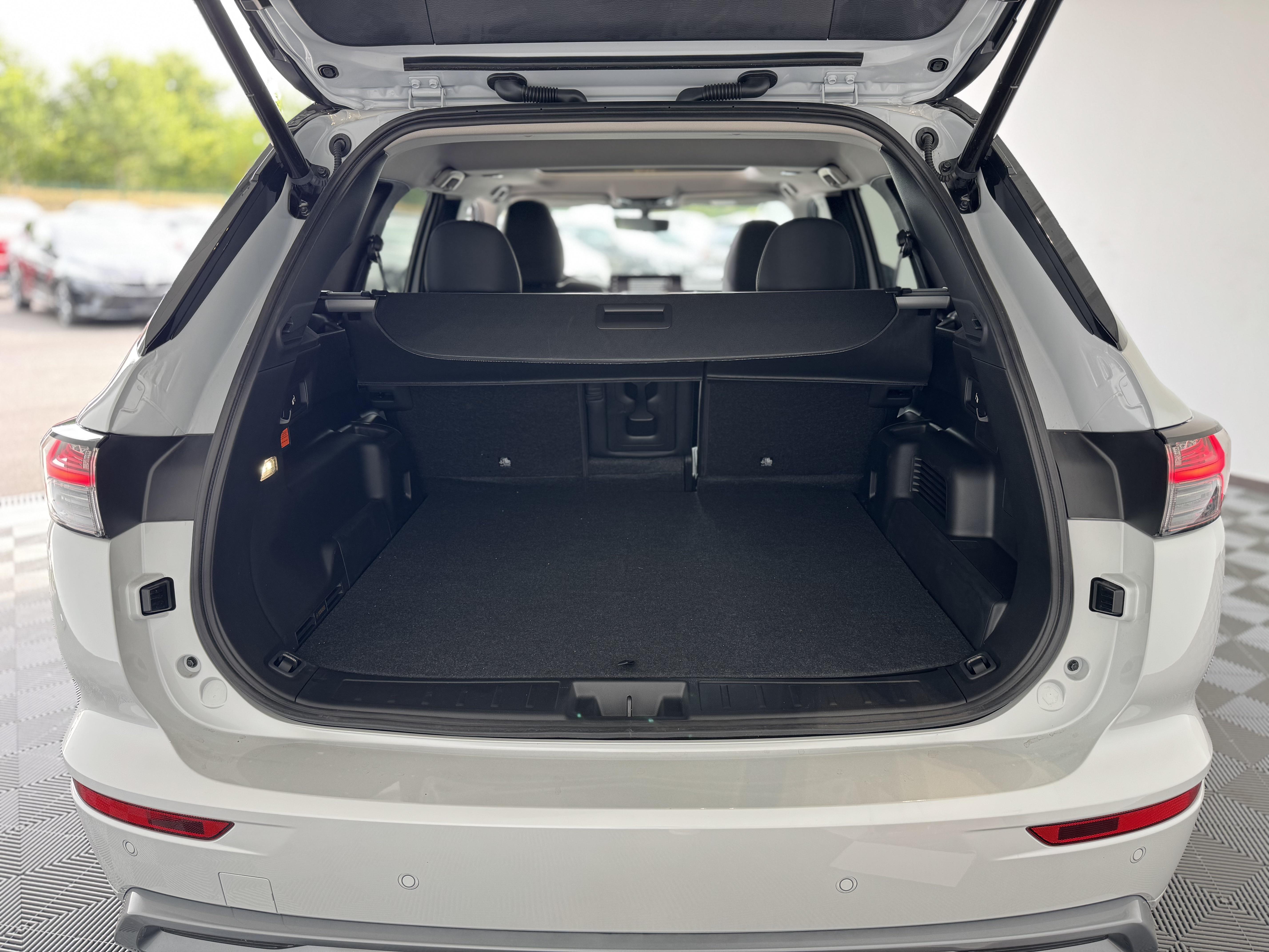 MITSUBISHI Outlander 2.4 MIVEC PHEV 306 4WD Instyle - Véhicule Occasion Océane Auto