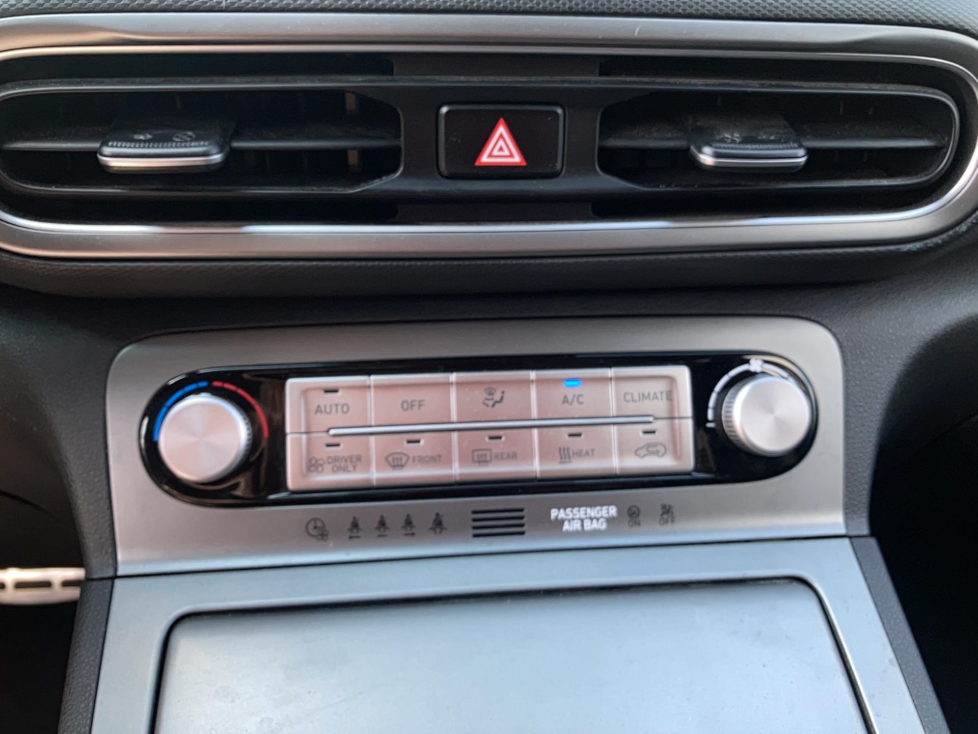 HYUNDAI Kona Electrique 39 kWh - 136 ch Intuitive - Véhicule Occasion - Océane Auto HYUNDAI Kona Electrique 39 kWh - 136 ch Intuitive - Véhicule Occasion Océane Auto