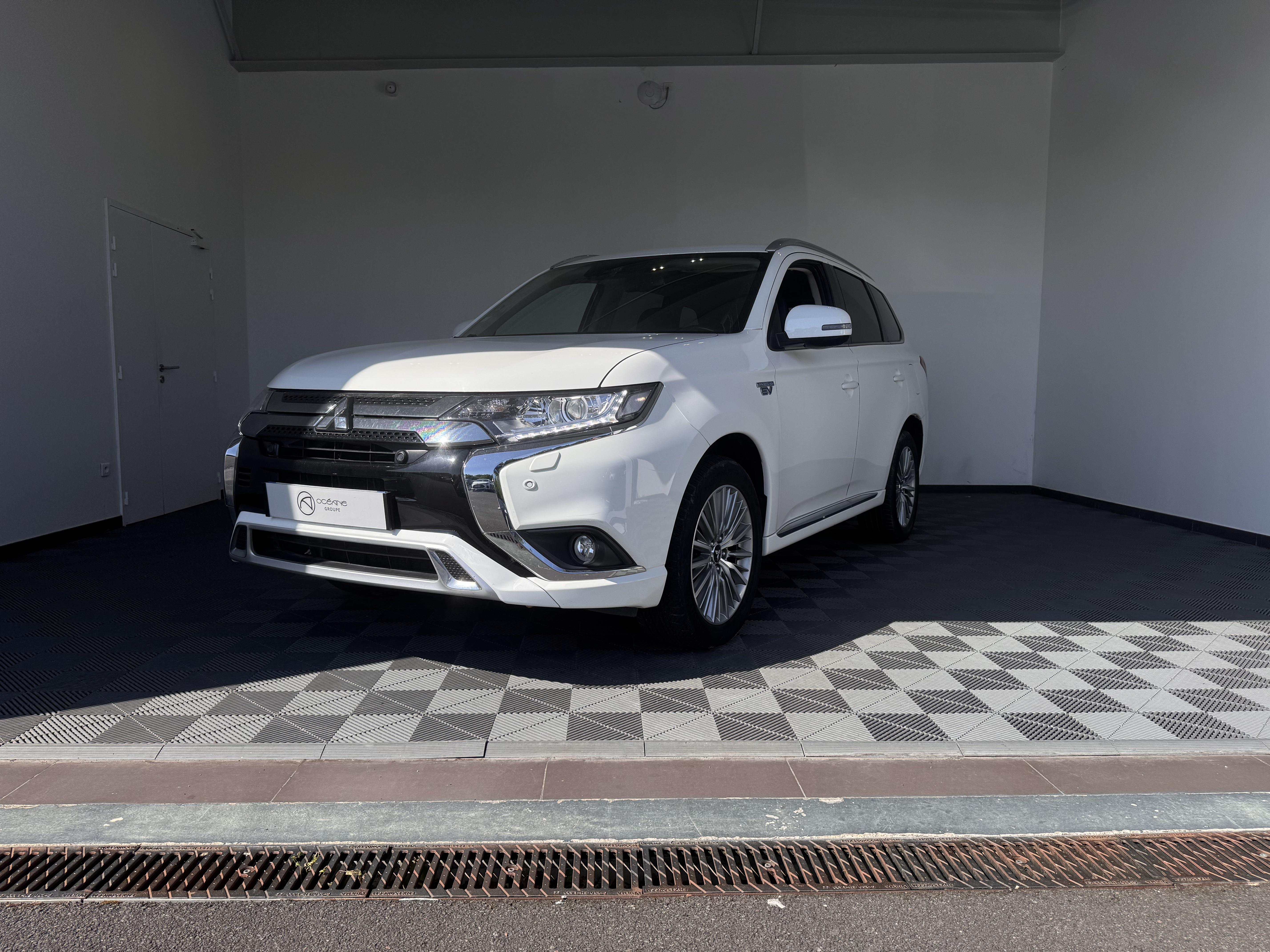 MITSUBISHI Outlander 2.4l PHEV Twin Motor 4WD Business - Véhicule Occasion - Océane Auto MITSUBISHI Outlander 2.4l PHEV Twin Motor 4WD Business - Véhicule Occasion Océane Auto