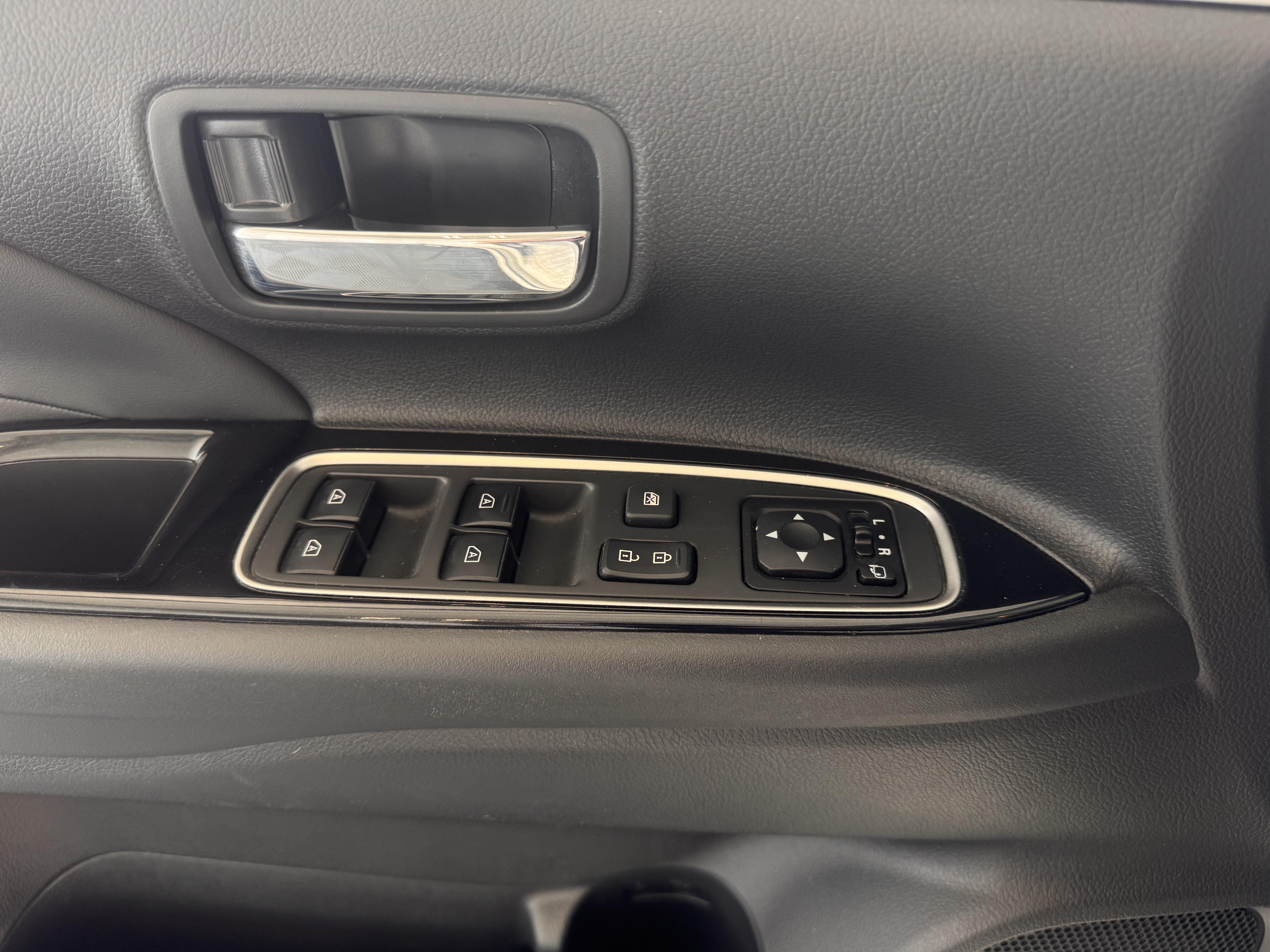 MITSUBISHI Outlander 2.4l PHEV Twin Motor 4WD Business - Véhicule Occasion - Océane Auto MITSUBISHI Outlander 2.4l PHEV Twin Motor 4WD Business - Véhicule Occasion Océane Auto