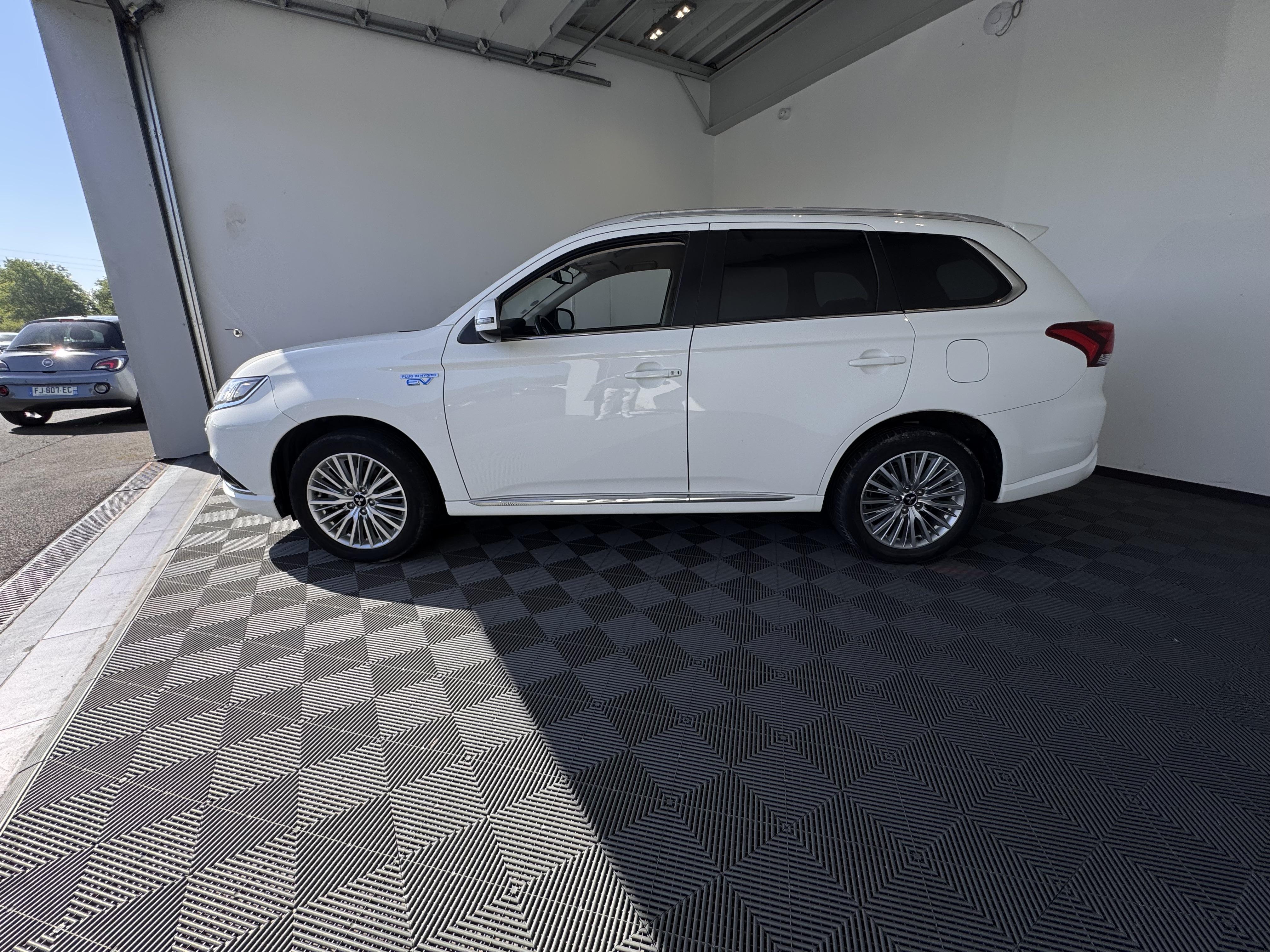 MITSUBISHI Outlander 2.4l PHEV Twin Motor 4WD Business - Véhicule Occasion - Océane Auto MITSUBISHI Outlander 2.4l PHEV Twin Motor 4WD Business - Véhicule Occasion Océane Auto