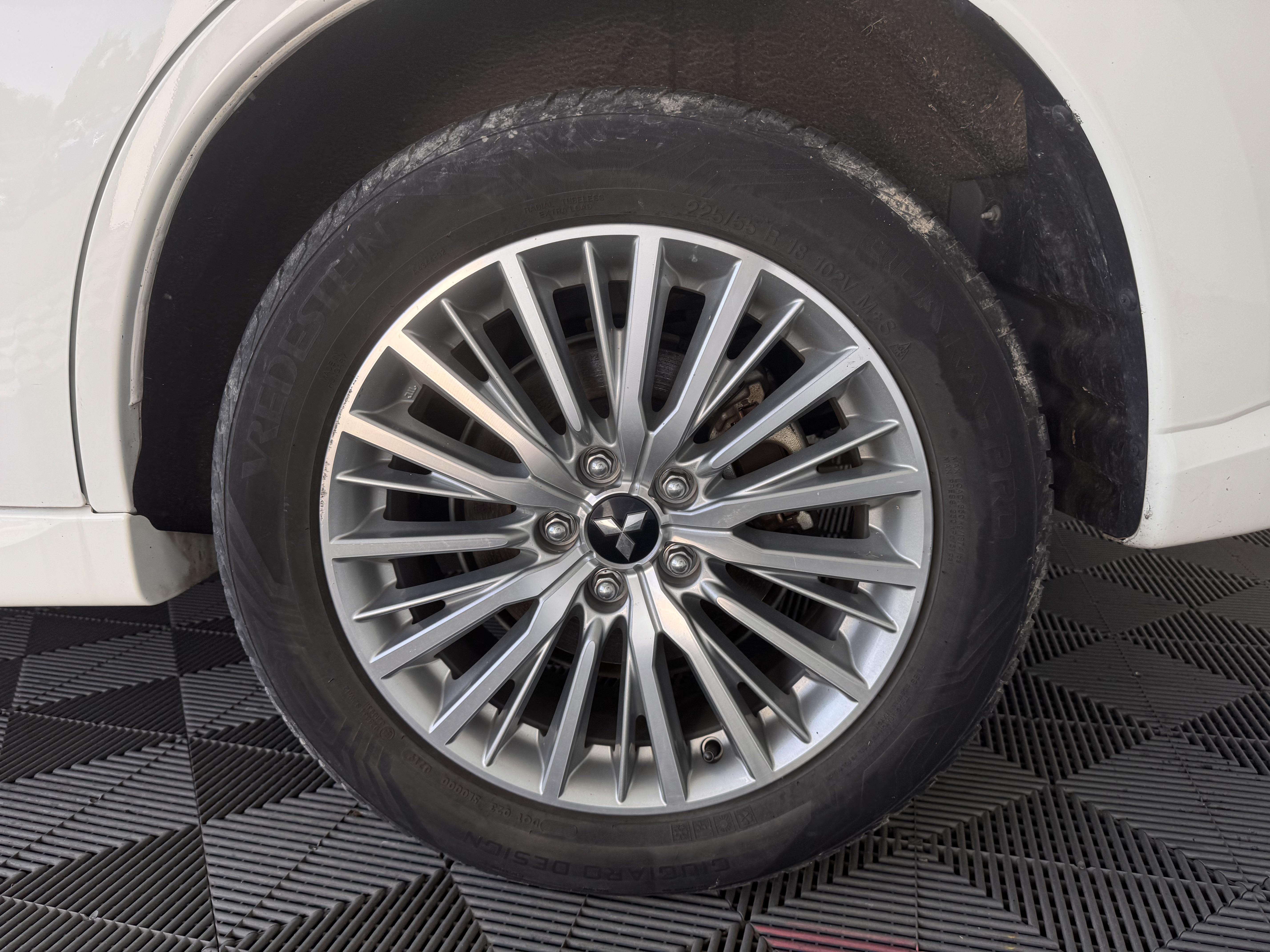 MITSUBISHI Outlander 2.4l PHEV Twin Motor 4WD Business - Véhicule Occasion - Océane Auto MITSUBISHI Outlander 2.4l PHEV Twin Motor 4WD Business - Véhicule Occasion Océane Auto