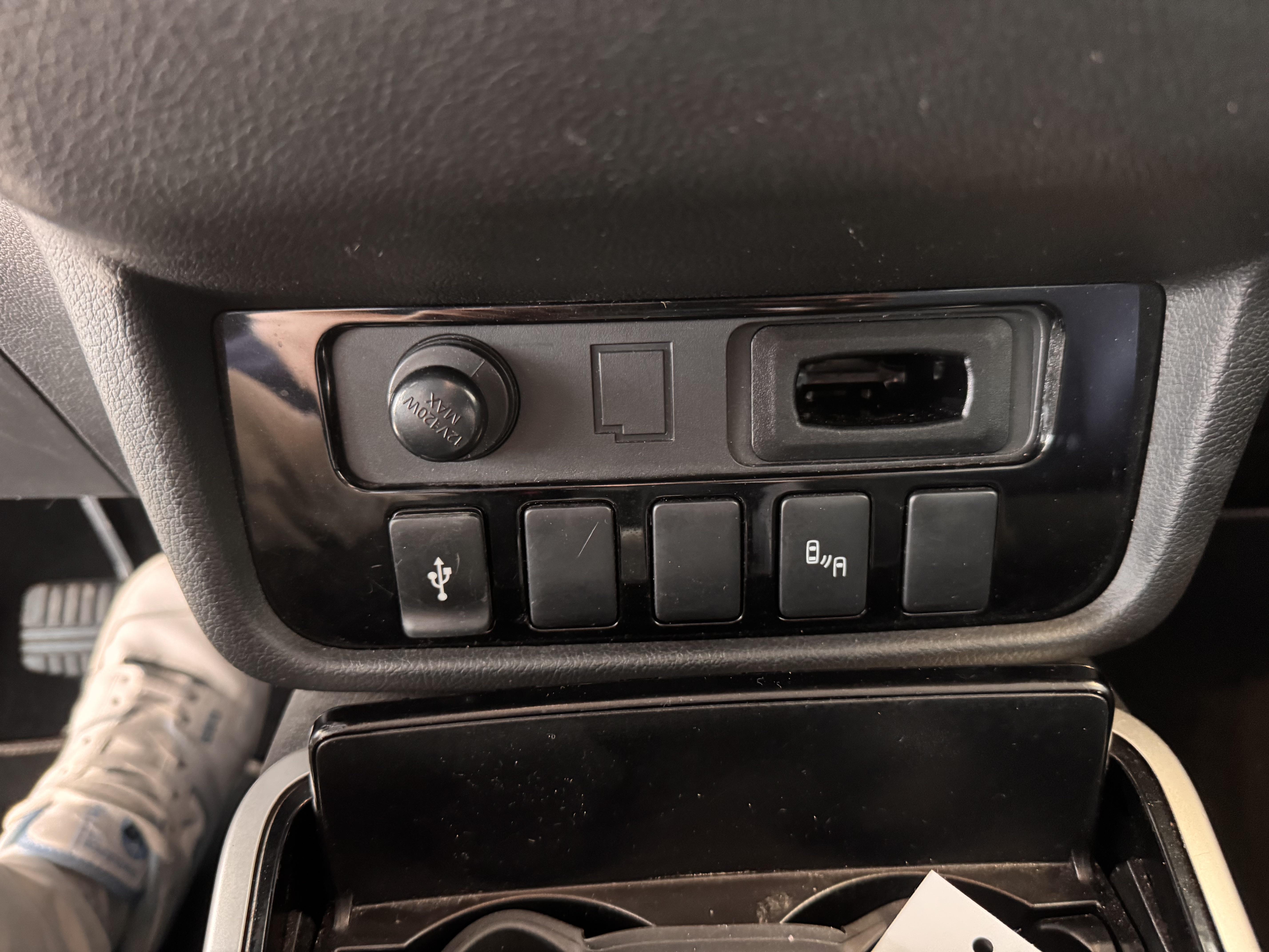 MITSUBISHI Outlander 2.4l PHEV Twin Motor 4WD Business - Véhicule Occasion - Océane Auto MITSUBISHI Outlander 2.4l PHEV Twin Motor 4WD Business - Véhicule Occasion Océane Auto