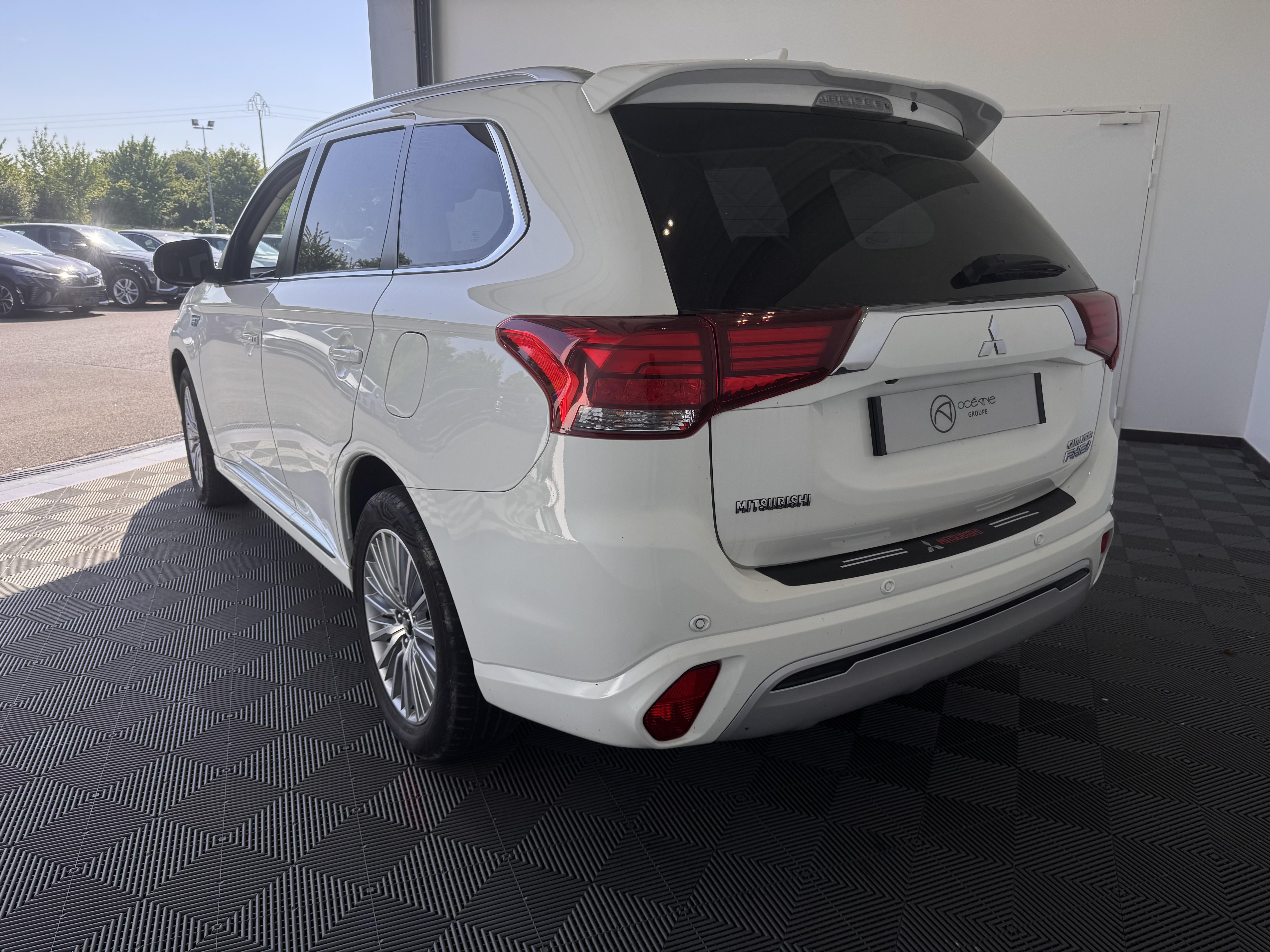 MITSUBISHI Outlander 2.4l PHEV Twin Motor 4WD Business - Véhicule Occasion - Océane Auto MITSUBISHI Outlander 2.4l PHEV Twin Motor 4WD Business - Véhicule Occasion Océane Auto