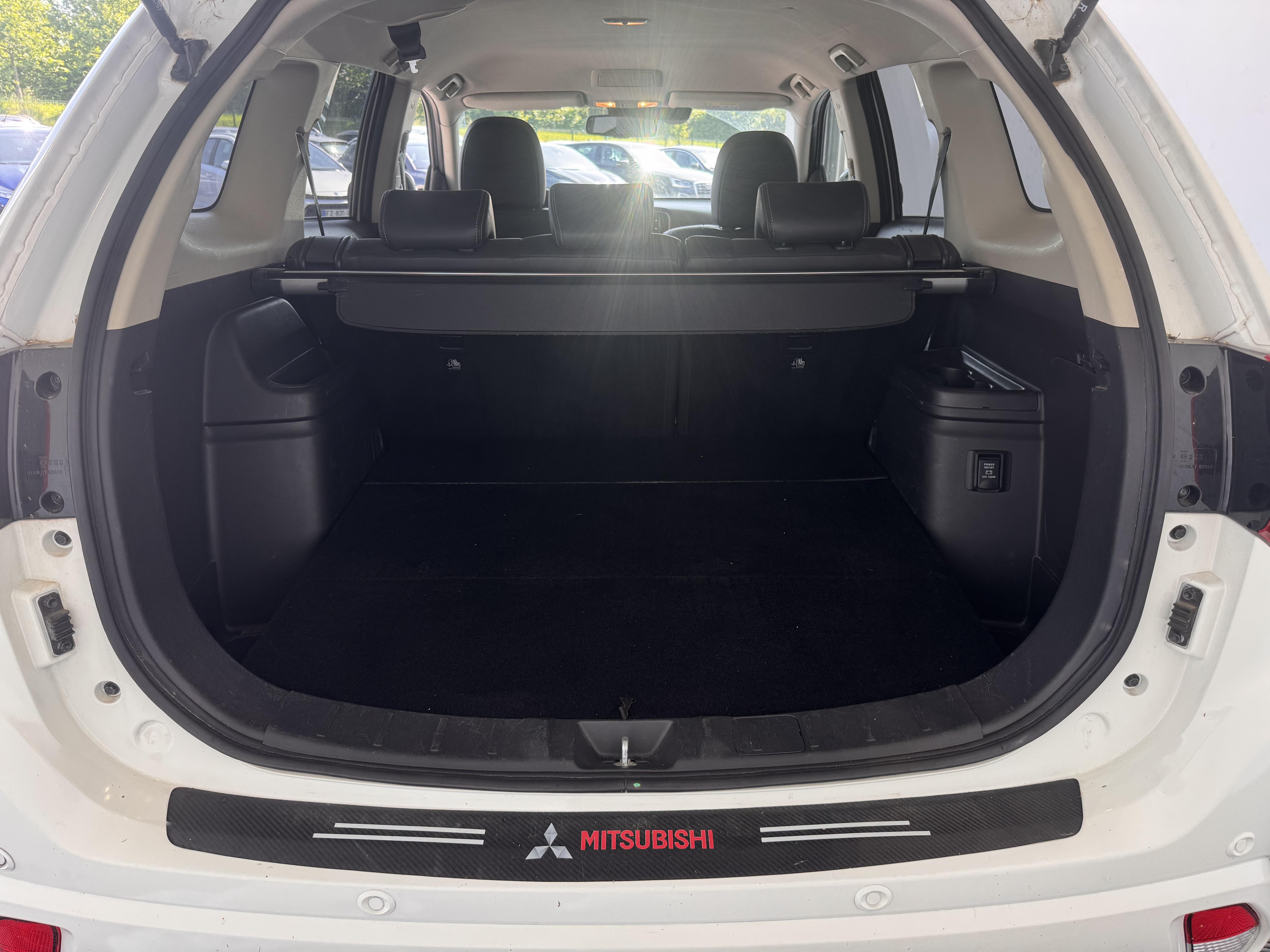 MITSUBISHI Outlander 2.4l PHEV Twin Motor 4WD Business - Véhicule Occasion - Océane Auto MITSUBISHI Outlander 2.4l PHEV Twin Motor 4WD Business - Véhicule Occasion Océane Auto