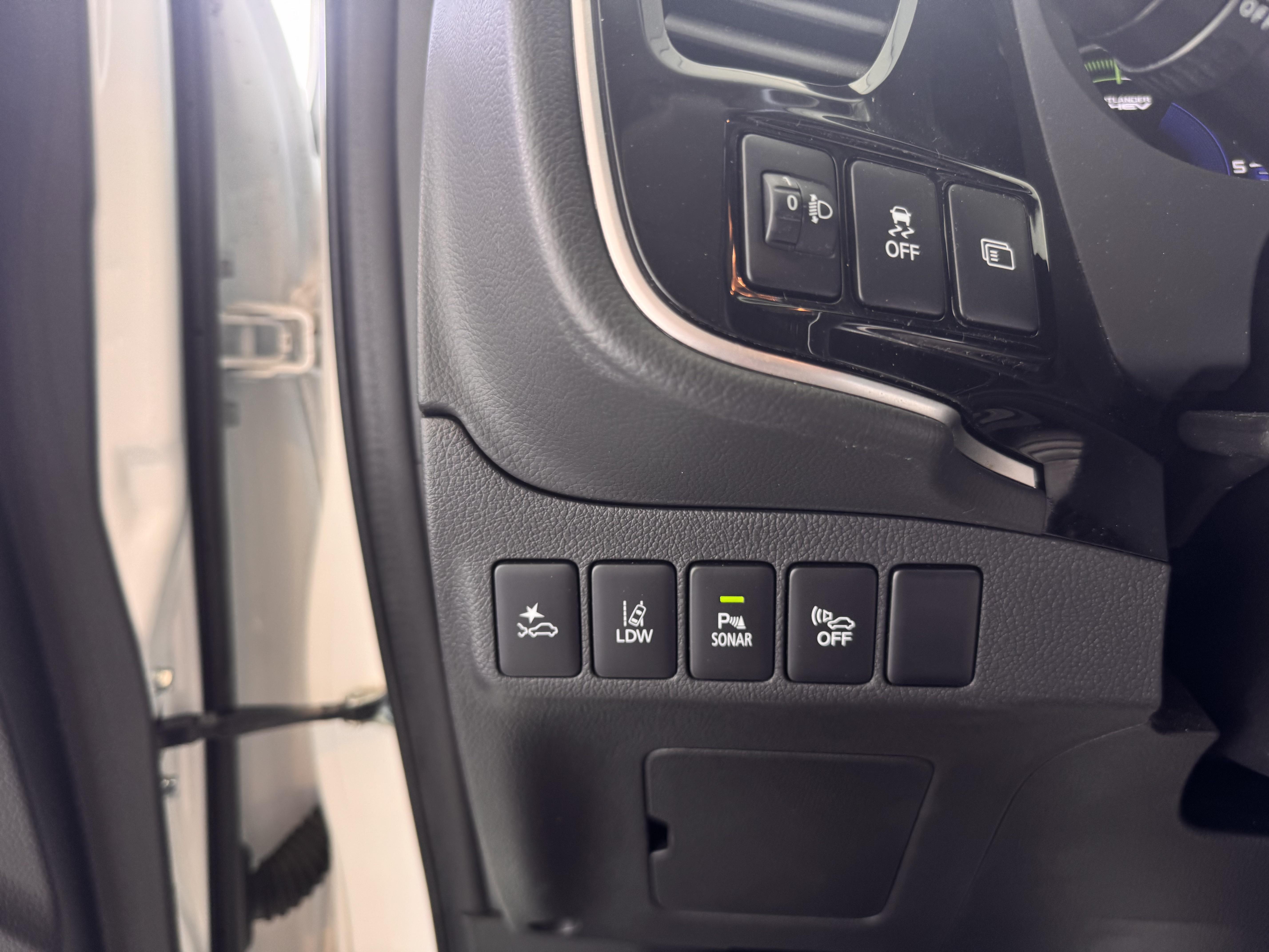 MITSUBISHI Outlander 2.4l PHEV Twin Motor 4WD Business - Véhicule Occasion - Océane Auto MITSUBISHI Outlander 2.4l PHEV Twin Motor 4WD Business - Véhicule Occasion Océane Auto