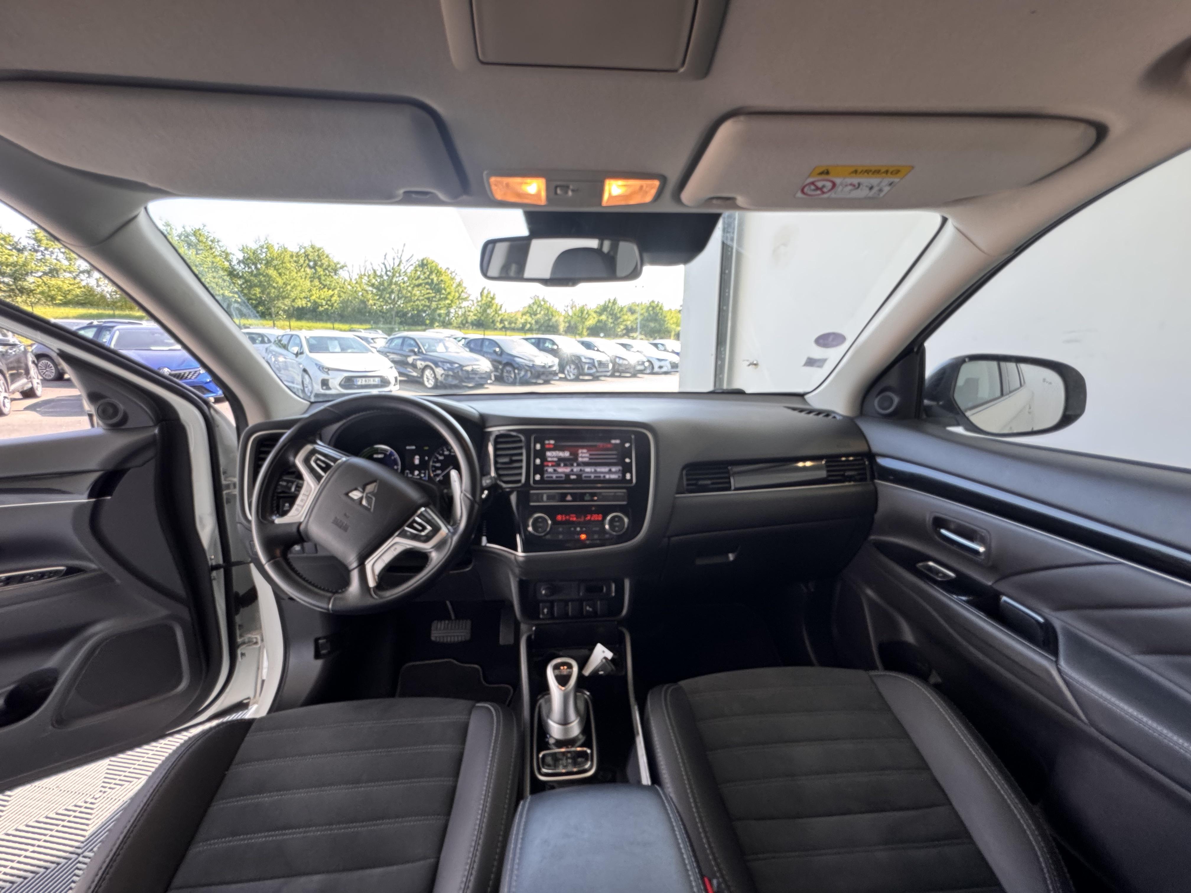 MITSUBISHI Outlander 2.4l PHEV Twin Motor 4WD Business - Véhicule Occasion - Océane Auto MITSUBISHI Outlander 2.4l PHEV Twin Motor 4WD Business - Véhicule Occasion Océane Auto