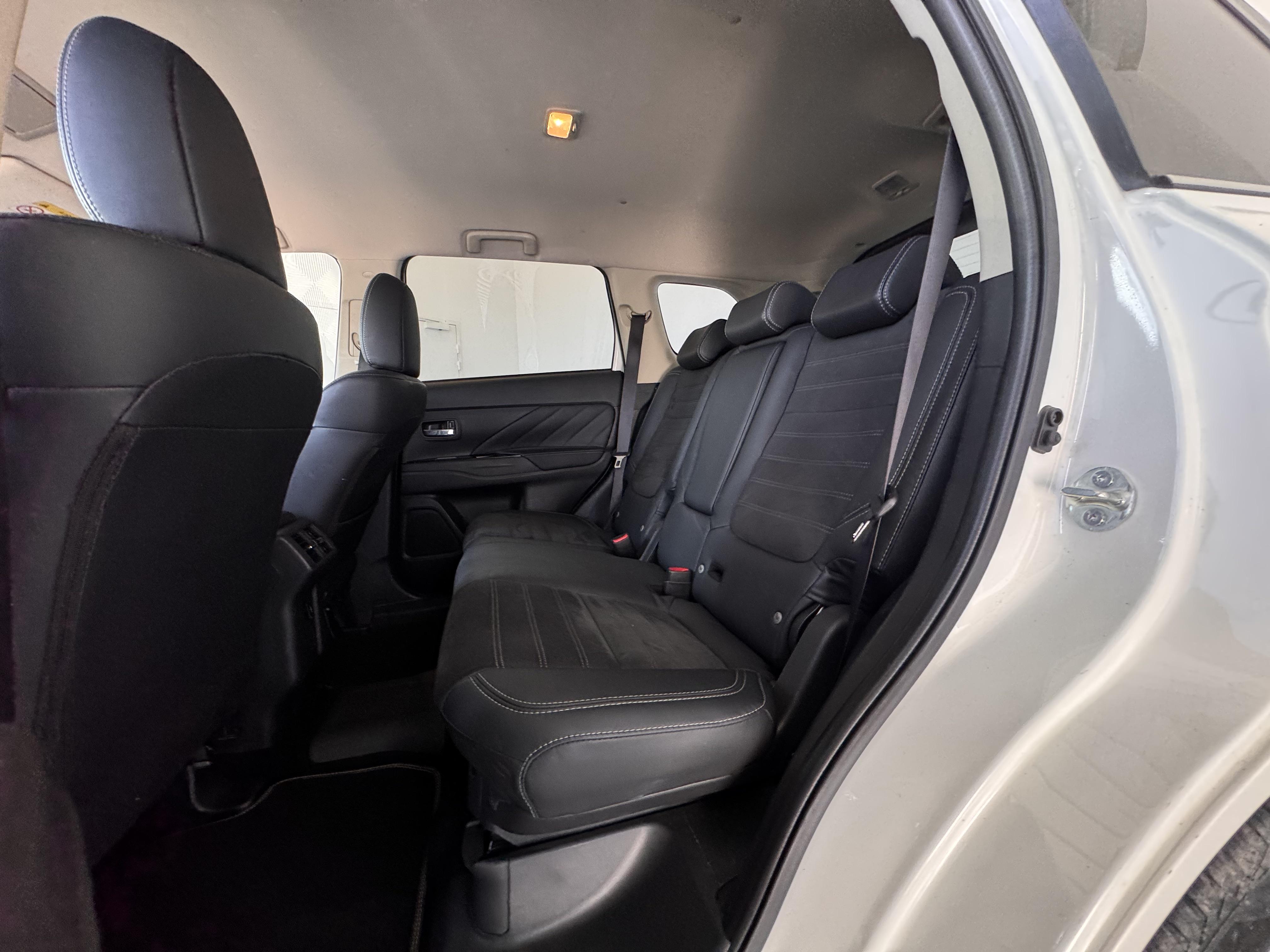 MITSUBISHI Outlander 2.4l PHEV Twin Motor 4WD Business - Véhicule Occasion - Océane Auto MITSUBISHI Outlander 2.4l PHEV Twin Motor 4WD Business - Véhicule Occasion Océane Auto