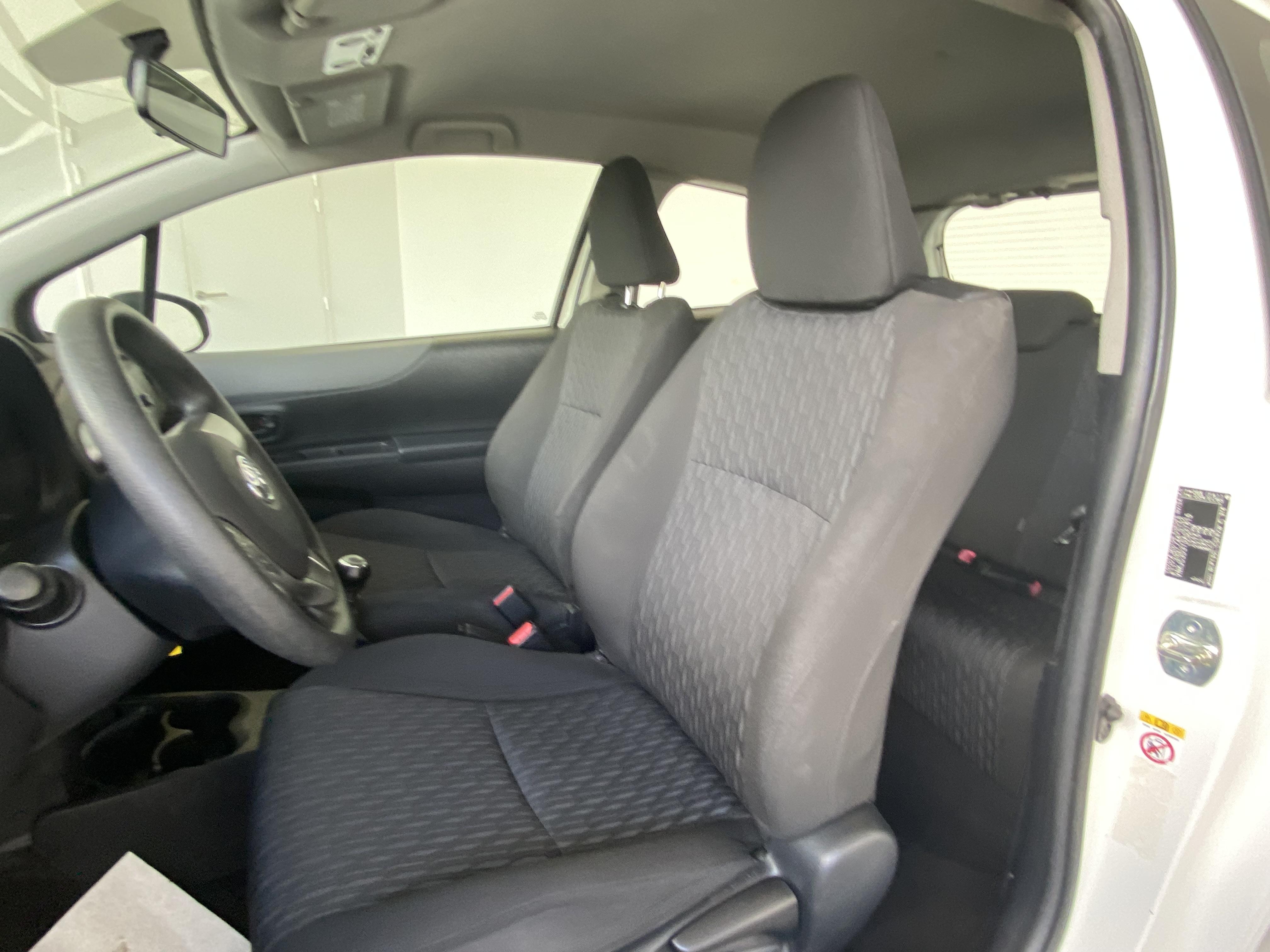 TOYOTA Yaris 90 D-4D Dynamic - Véhicule Occasion - Océane Auto TOYOTA Yaris 90 D-4D Dynamic - Véhicule Occasion Océane Auto